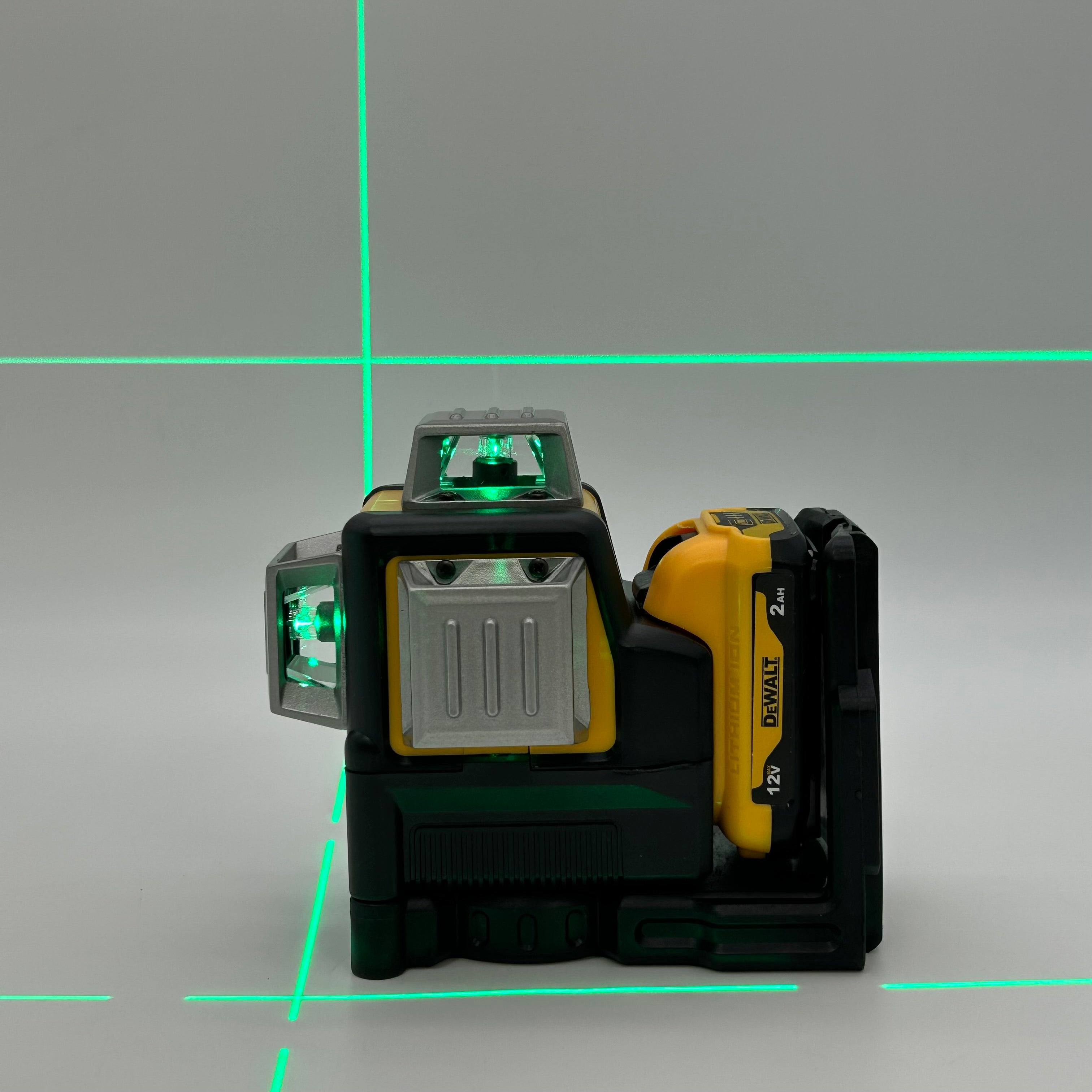 DeWALT DW089LG 12V 3x360 Green Line Laser Level Kit w/ Battery & Charger