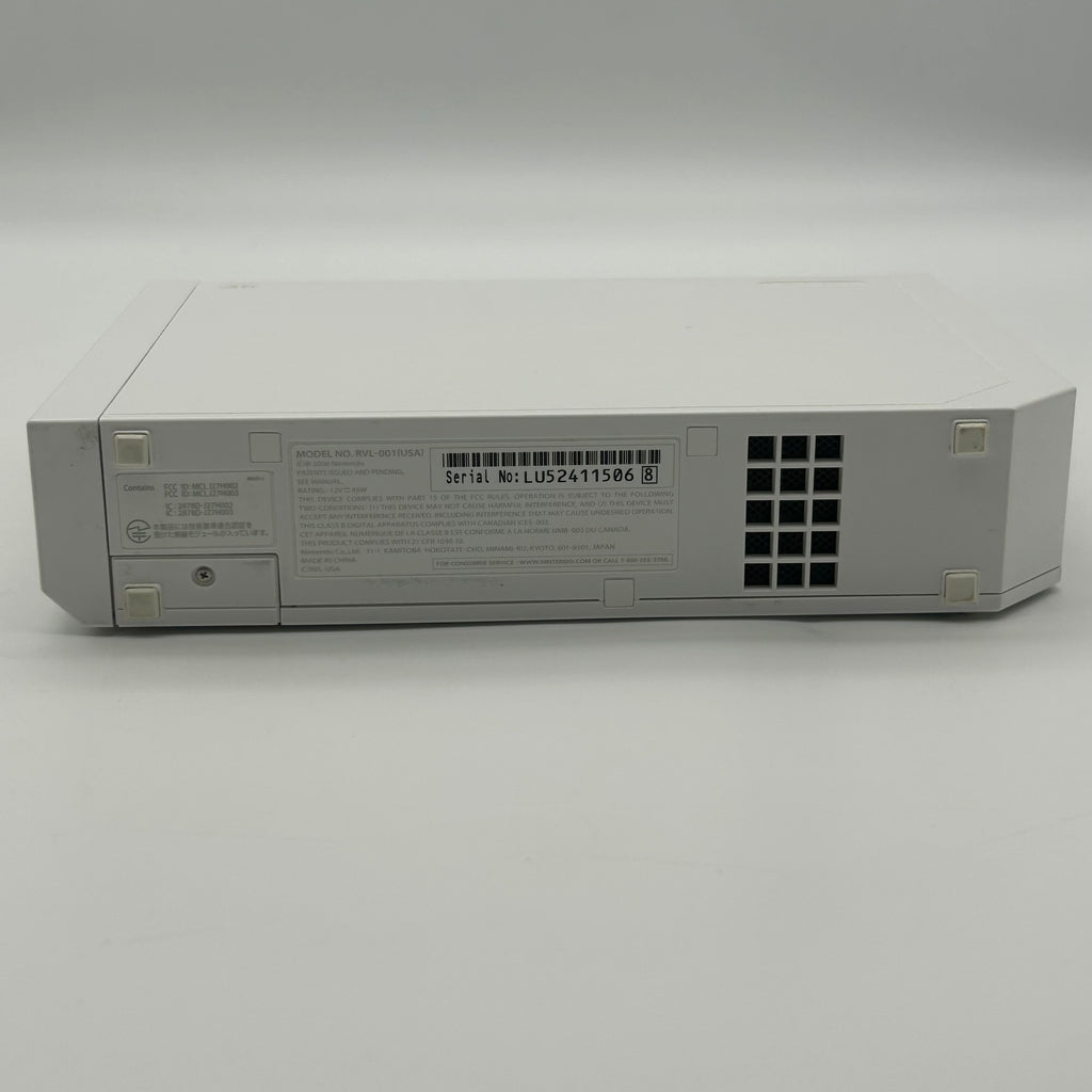 Nintendo Wii RVL-001 2006 White Console w/ 2 Controllers, 4 Games & Cables