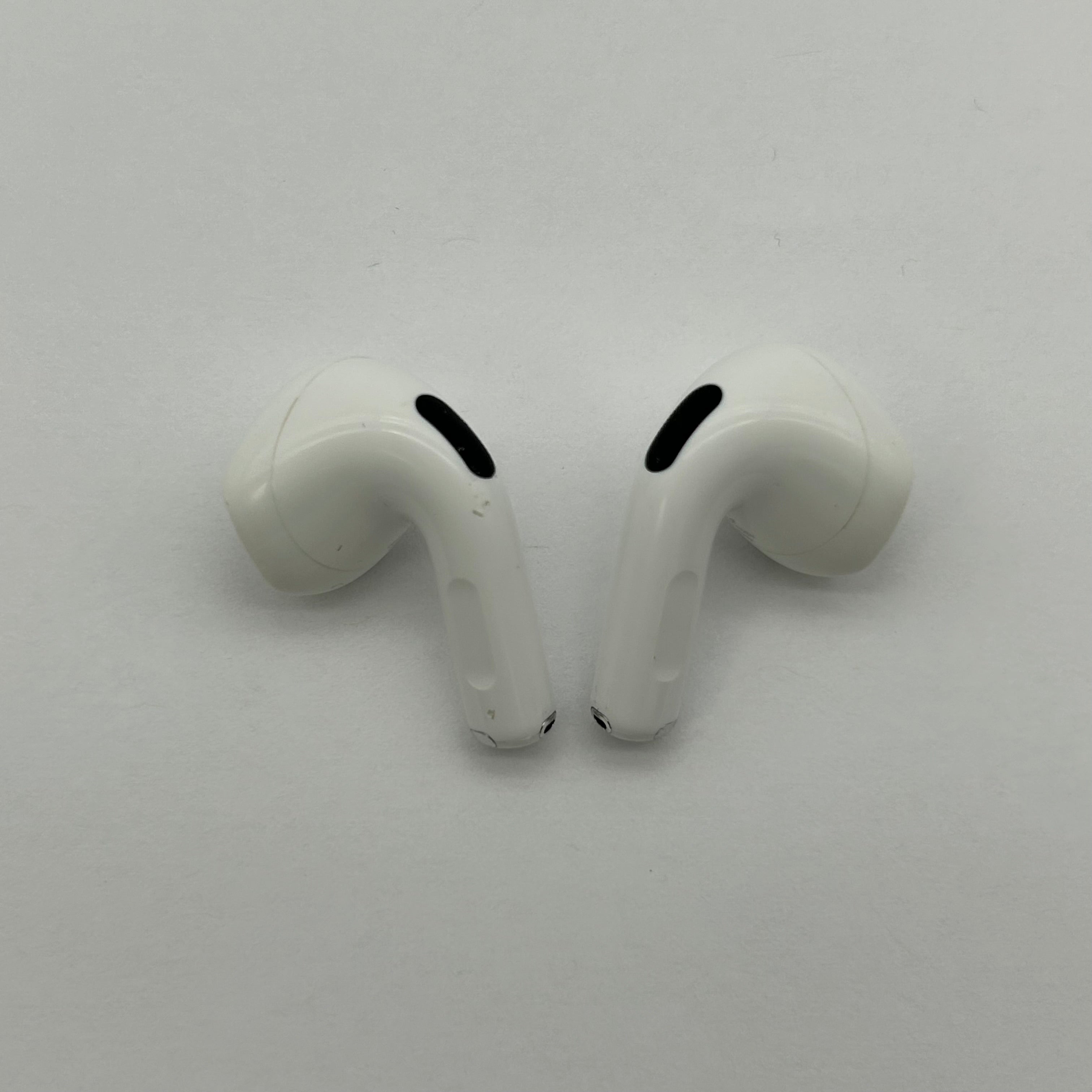 Apple AirPods (4th Gen) Complete Set A3058 A3050 A3053 - White Genuine tested Working Pair - Used
