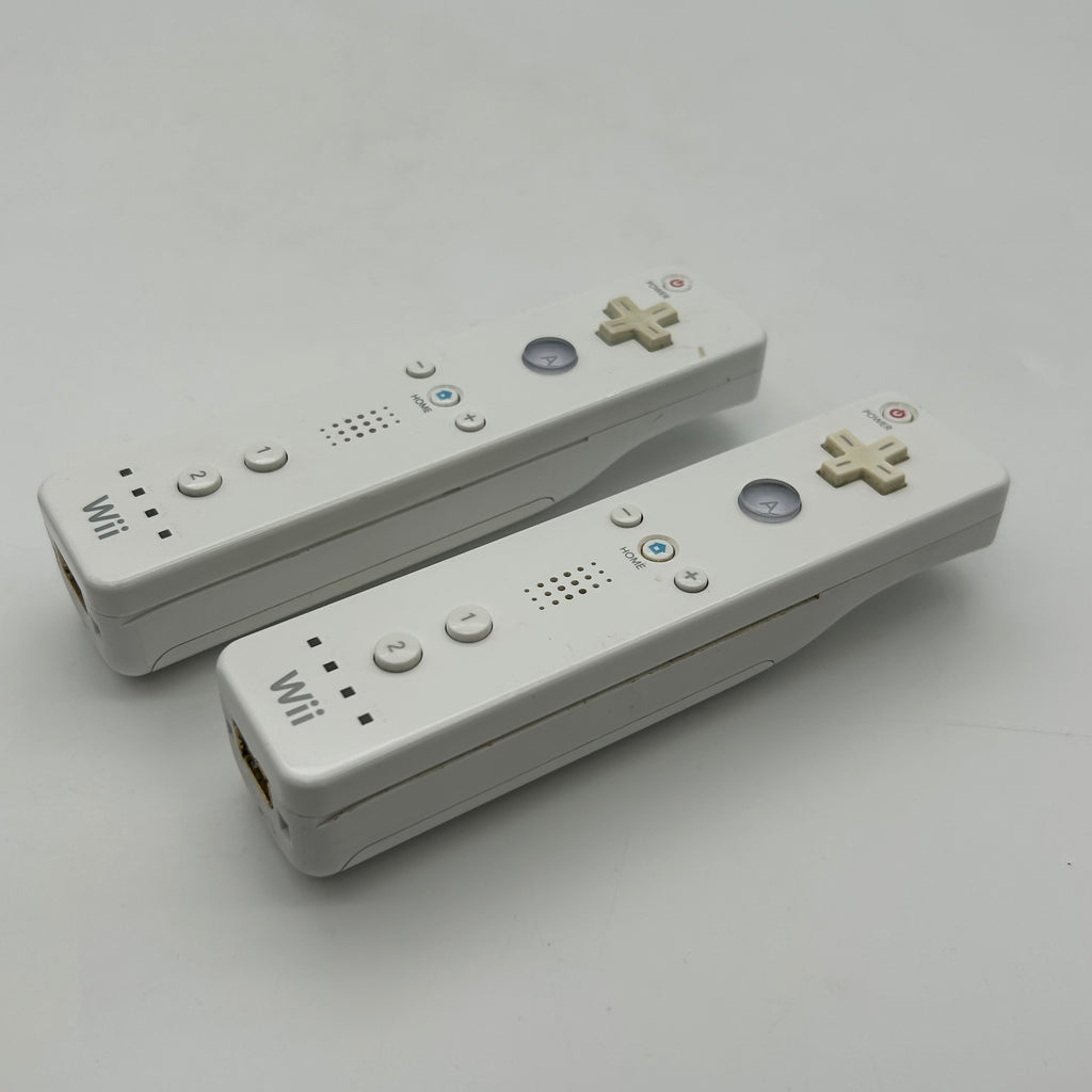 Nintendo Wii RVL-001 2006 White Console w/ 2 Controllers, 4 Games, and Cables