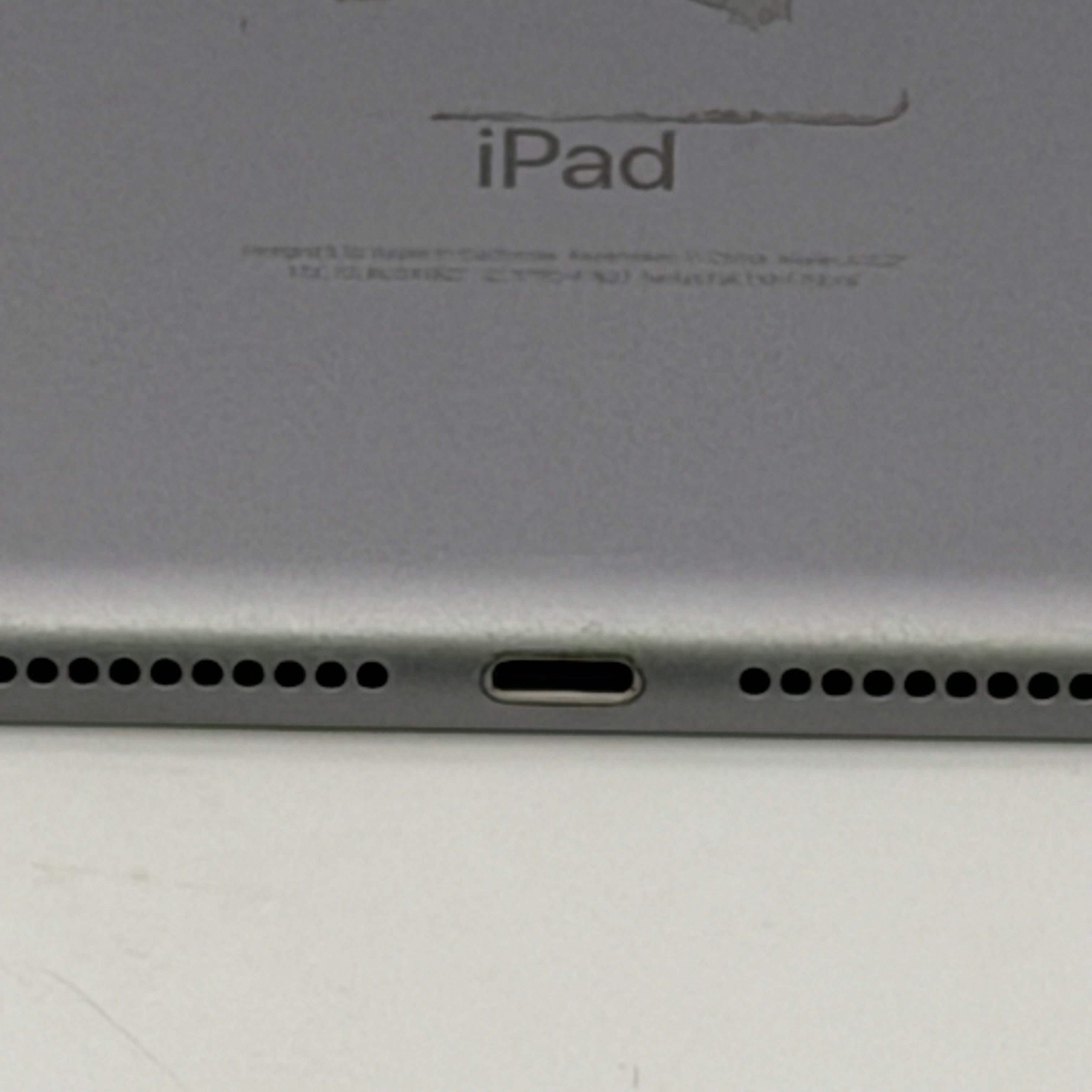 Apple iPad 5th Gen. A1822 32GB Silver 9.7" Touchscreen Wi-Fi Tablet  MP2R2LL/A