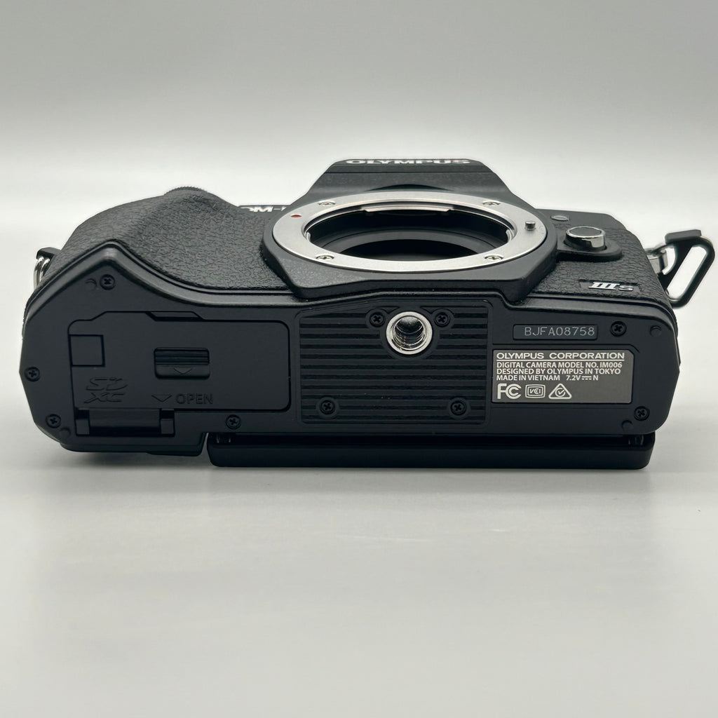 Olympus OM-D E-M10 Mark III Mirrorless Camera (Black) - Open Box