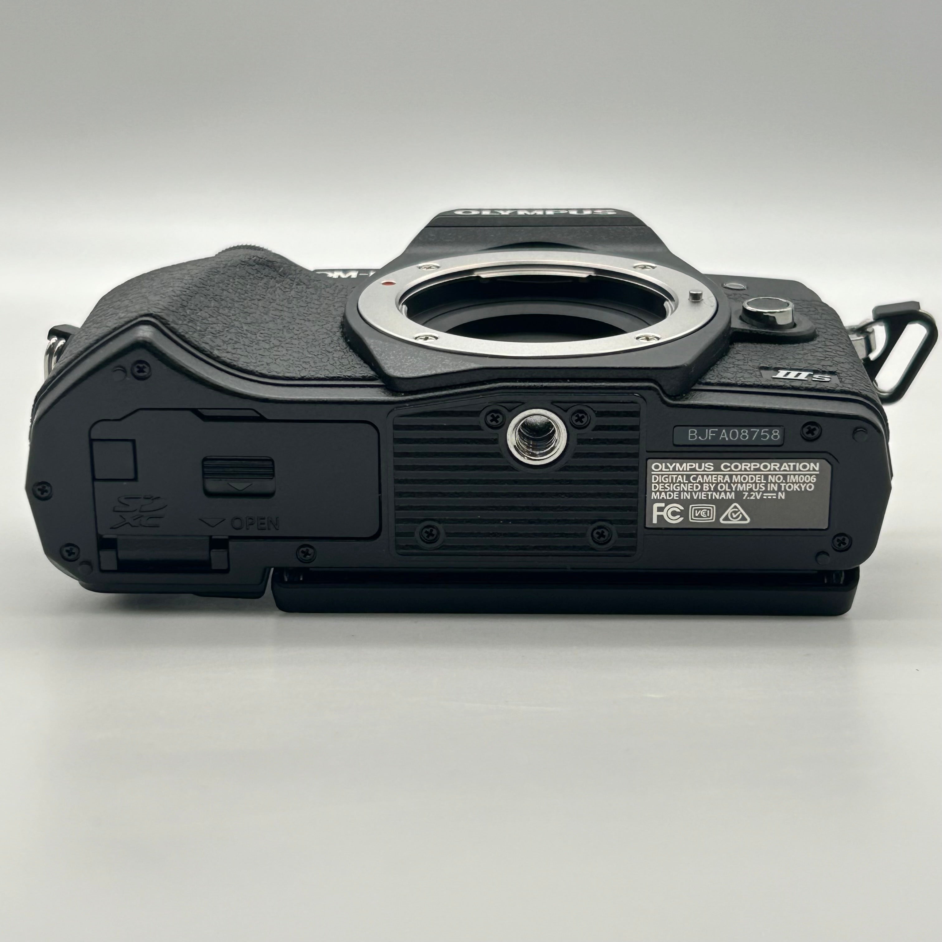 Olympus OM-D E-M10 Mark III Mirrorless Camera (Black) - Open Box