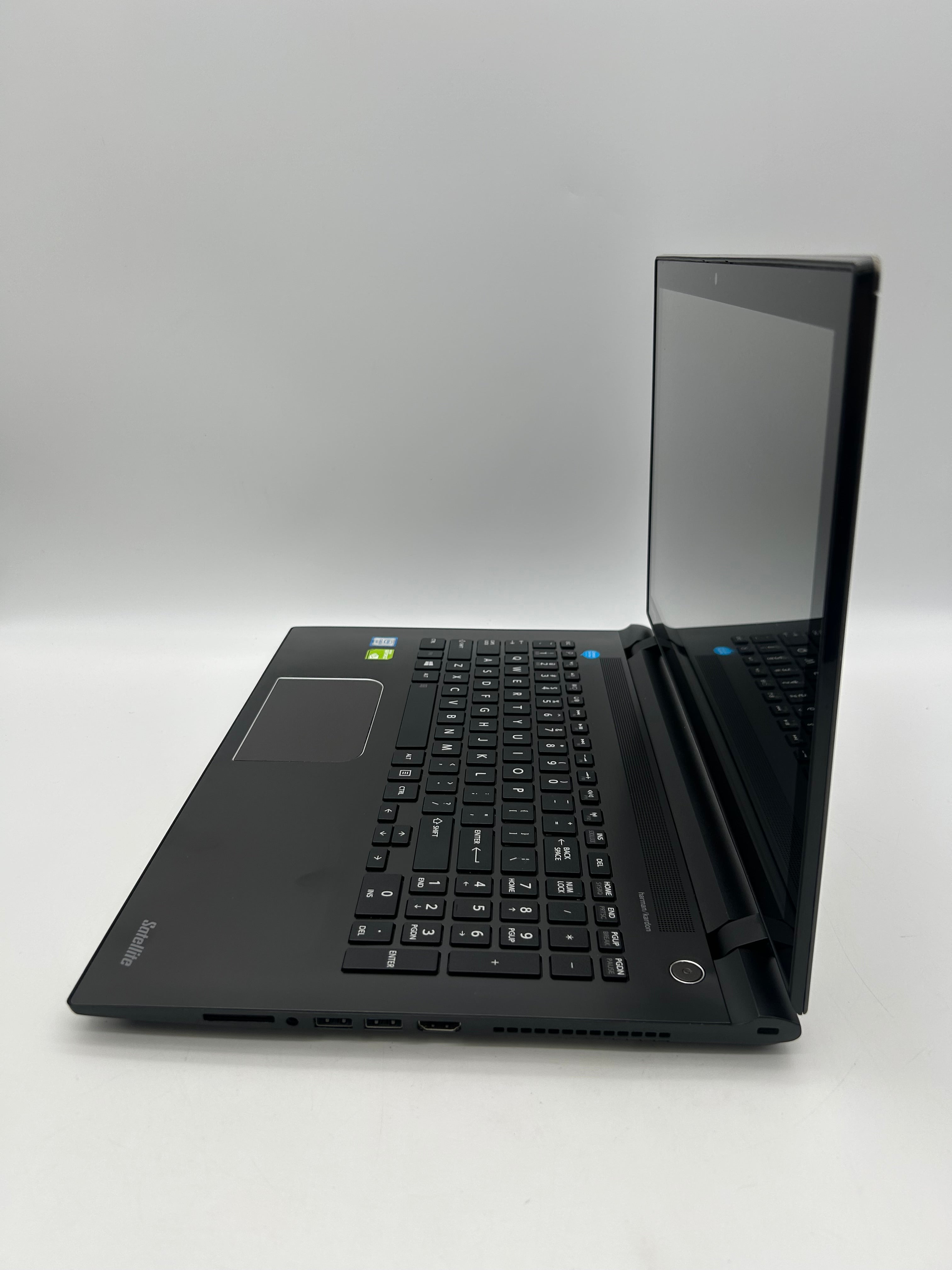 Toshiba Satellite P55t-C5114 15.6-inch Core i5 8GB RAM 1TB HDD GeForce 930M Touchscreen Laptop