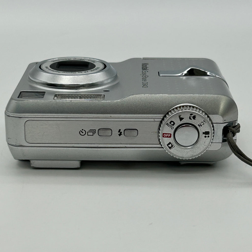 Kodak EasyShare C643 6.1MP Compact Digital Camera Silver - Tested Works w/ Case