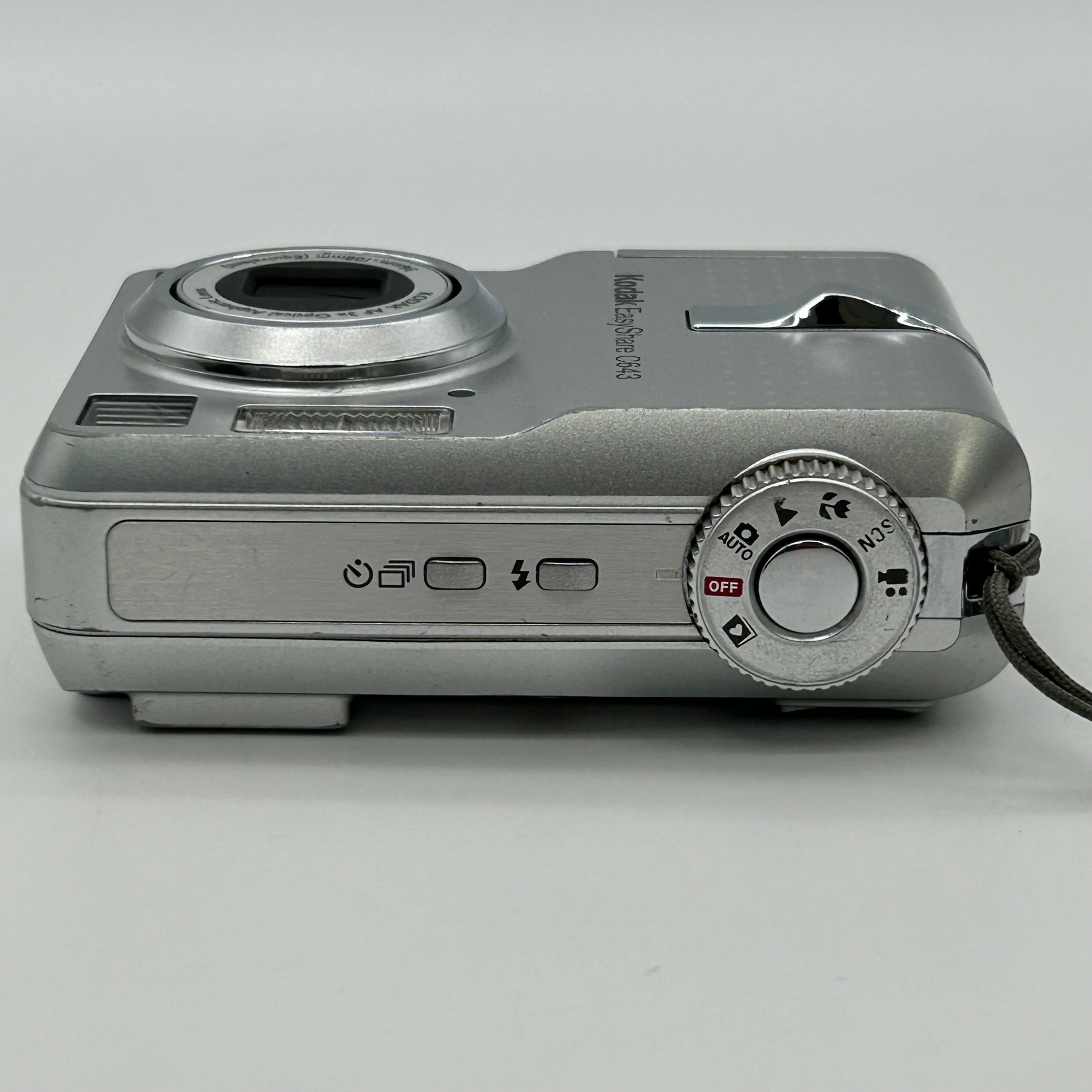 Kodak EasyShare C643 6.1MP Compact Digital Camera Silver - Tested Works w/ Case