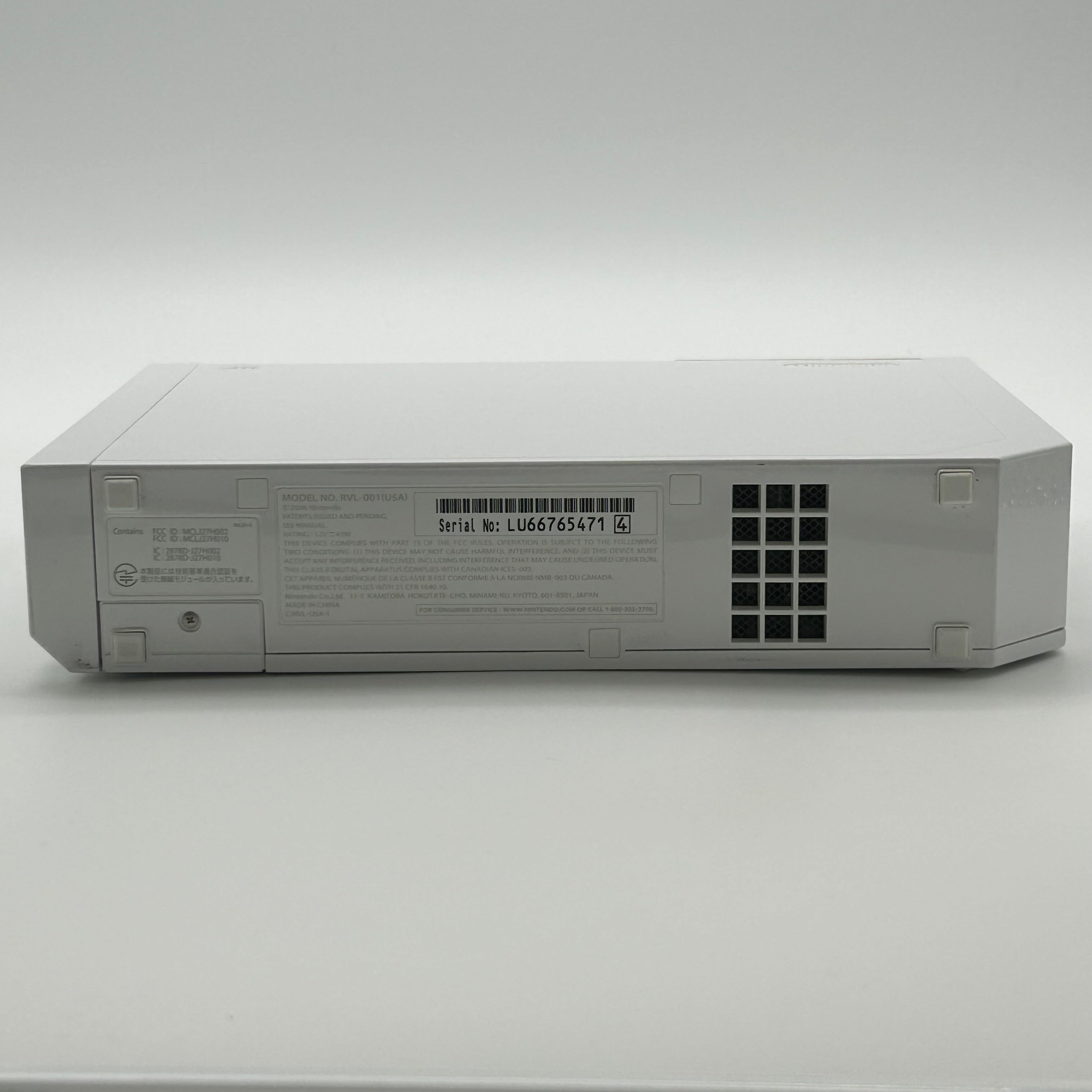 Nintendo Wii (RVL-001) 2006 White Video Game System w/ Remote and Nunchuck