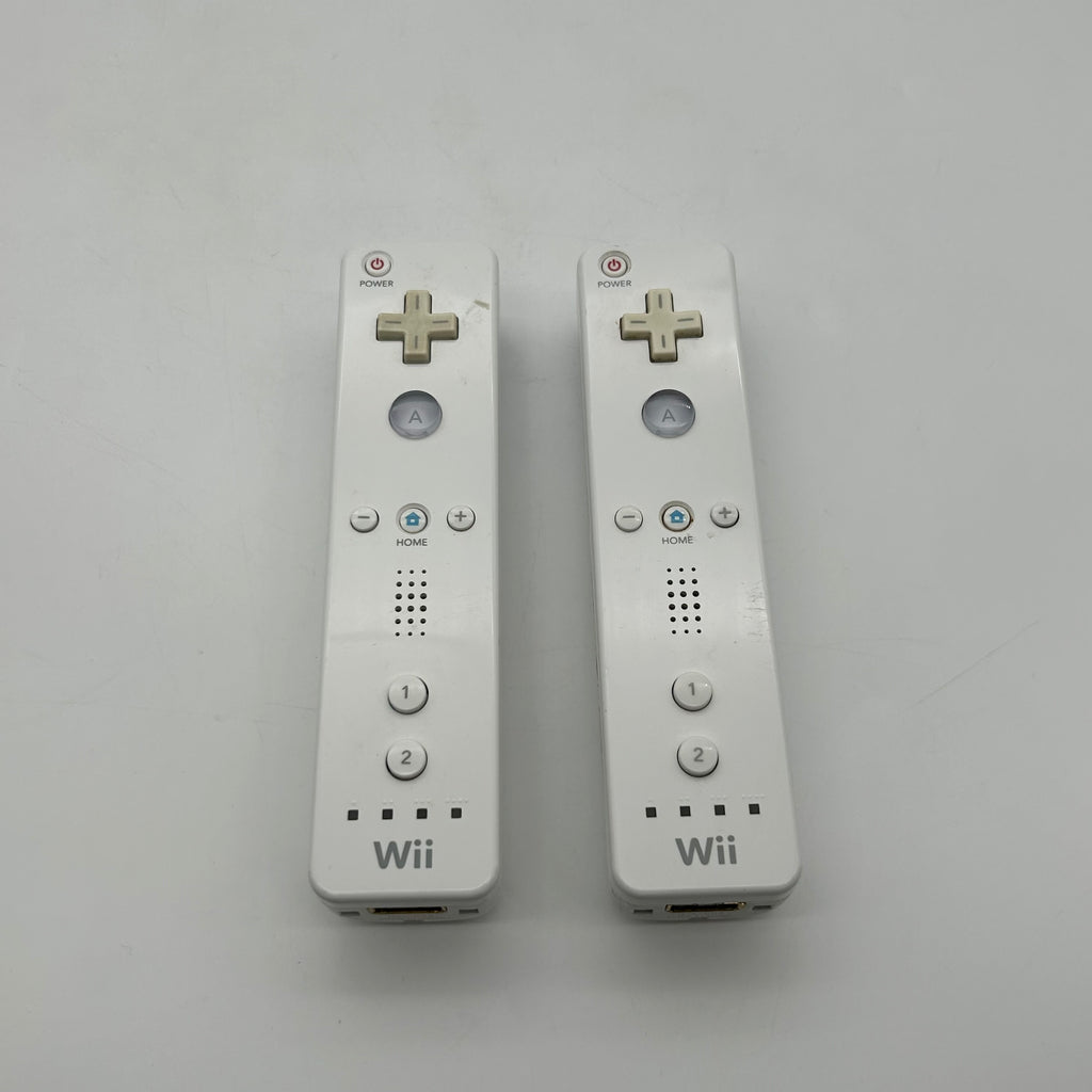 Nintendo Wii RVL-001 2006 White Console w/ 2 Controllers, 4 Games, and Cables