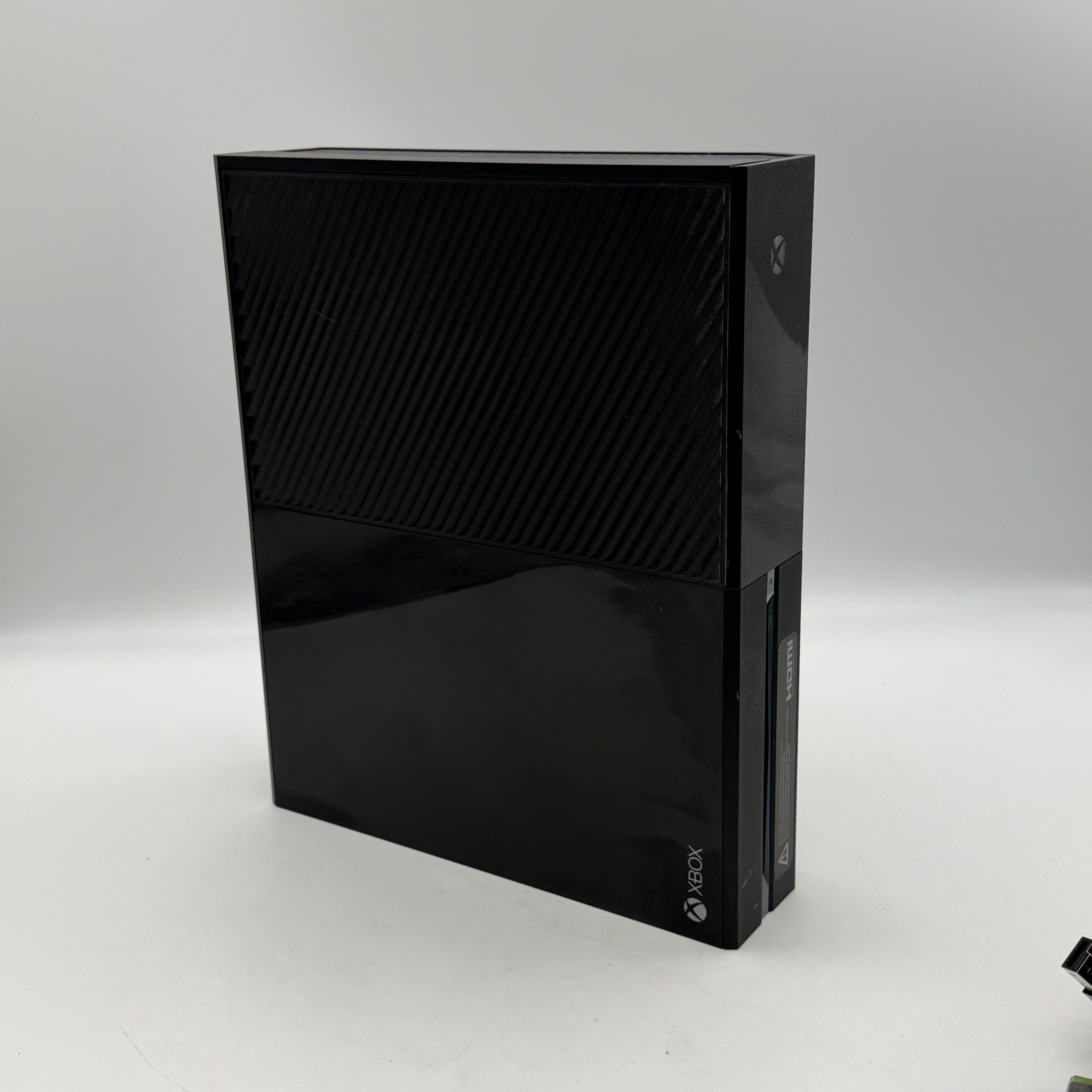 Microsoft Xbox One (1540) 2013 Black 500GB Console w/ Kinect Sensor & 3 Games