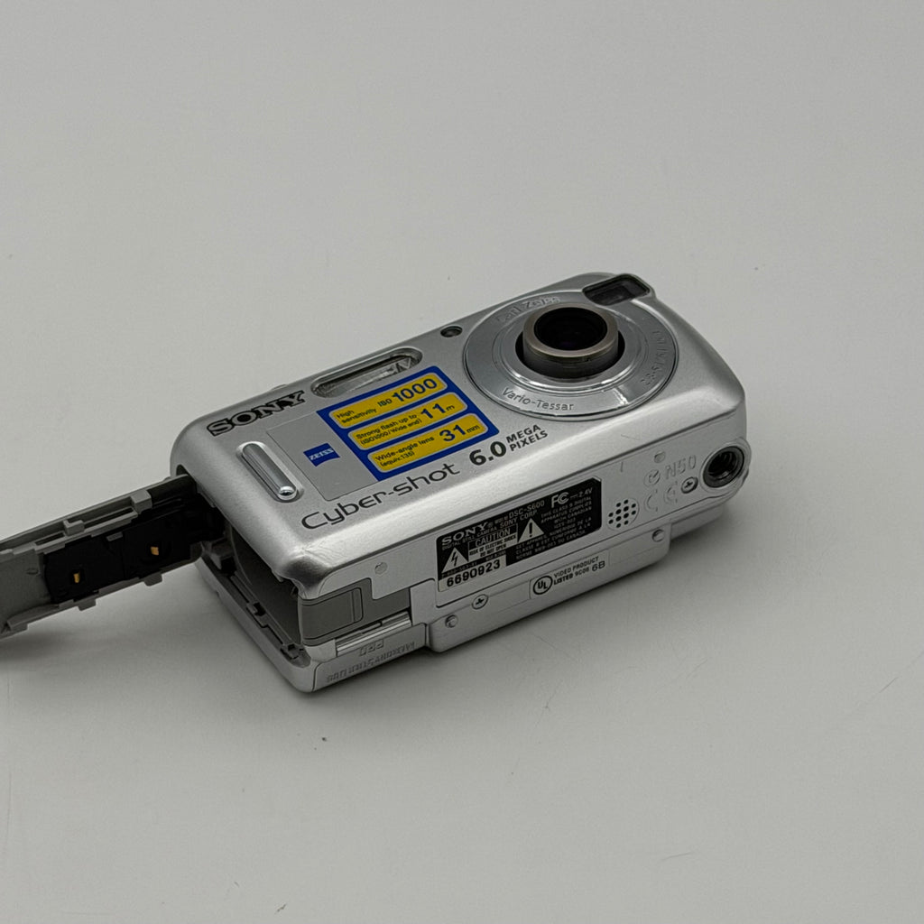 Sony Digital Camera Cybershot DSC-S600 6.0MP Silver - Tested