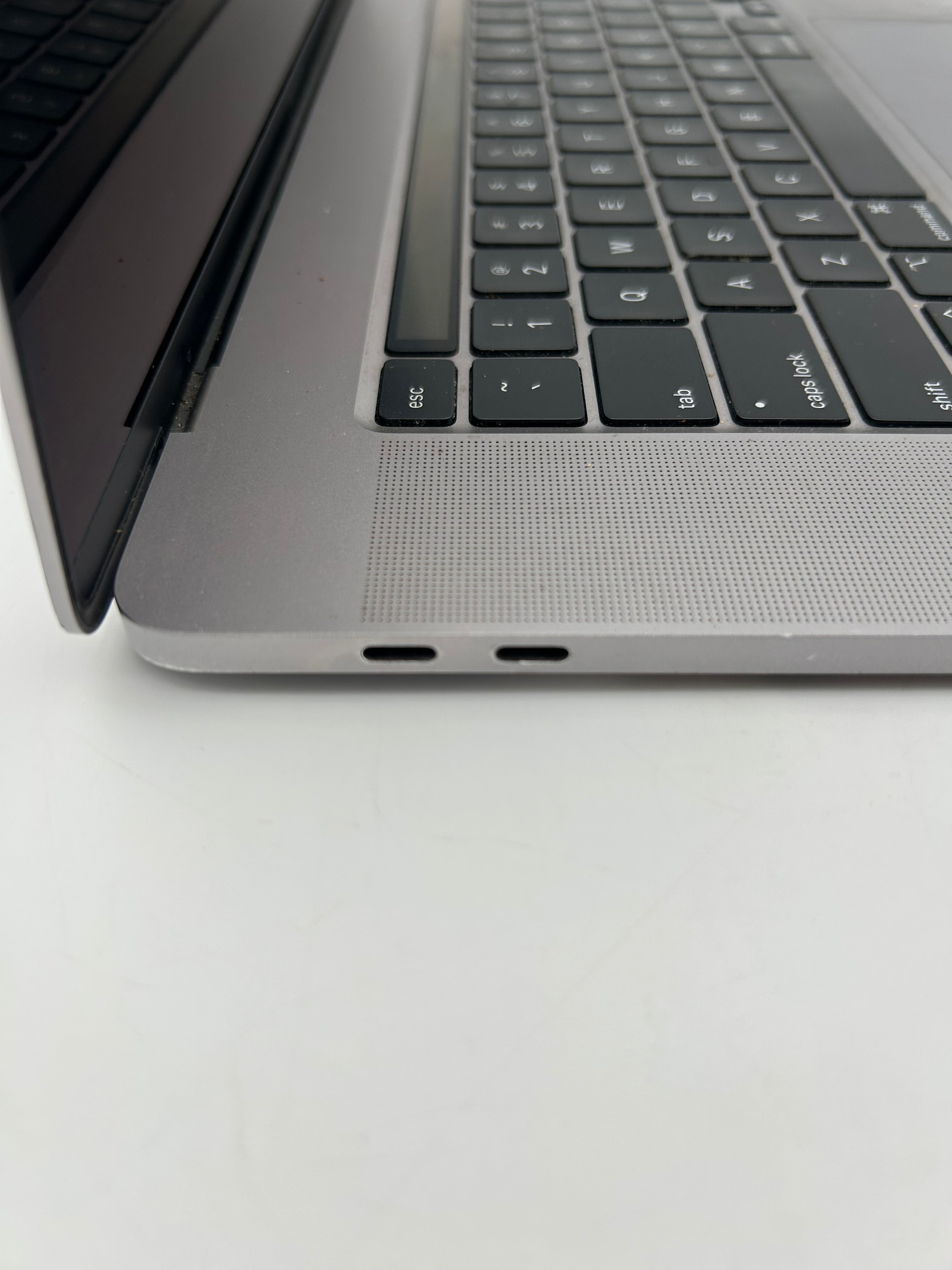 Apple MacBook Pro 16" A2141 2020 9th Gen Core i7 16GB 512GB - For Parts