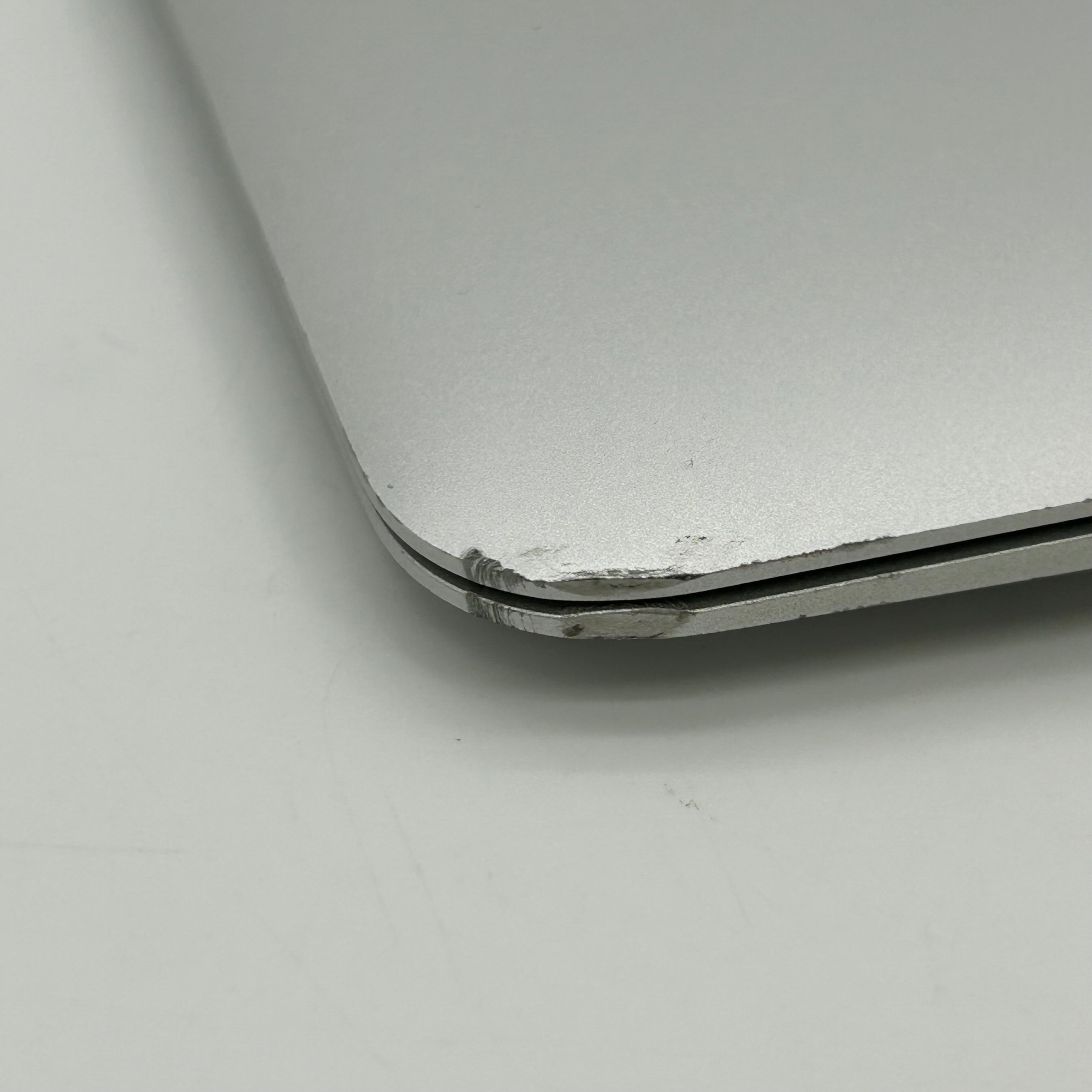 Apple MacBook Air 13 A1466 | 1.8GHz i5 | 8GB | 128GB | Only 31 Battery Cycles