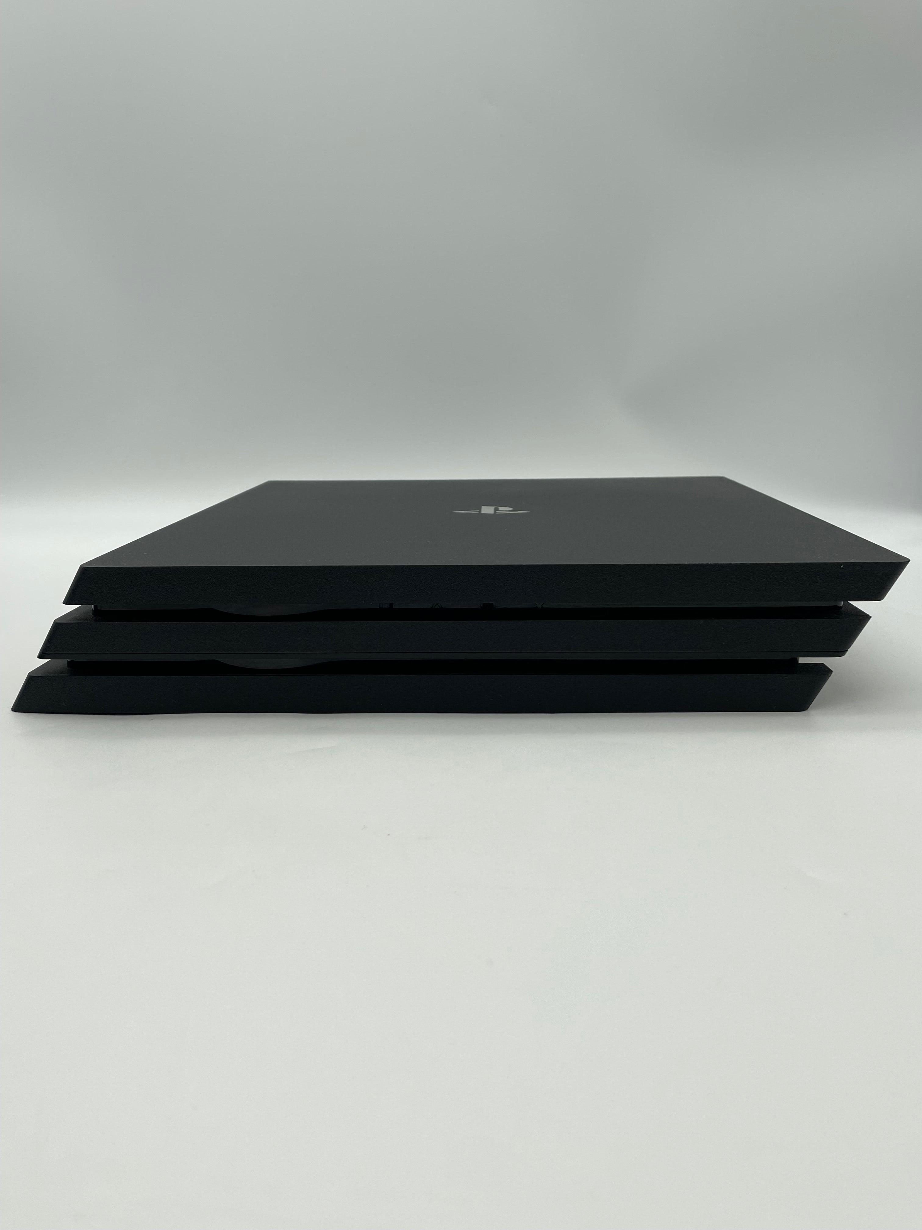 Sony PlayStation 4 Pro CUH-7215B 1TB Bundle - Tested
