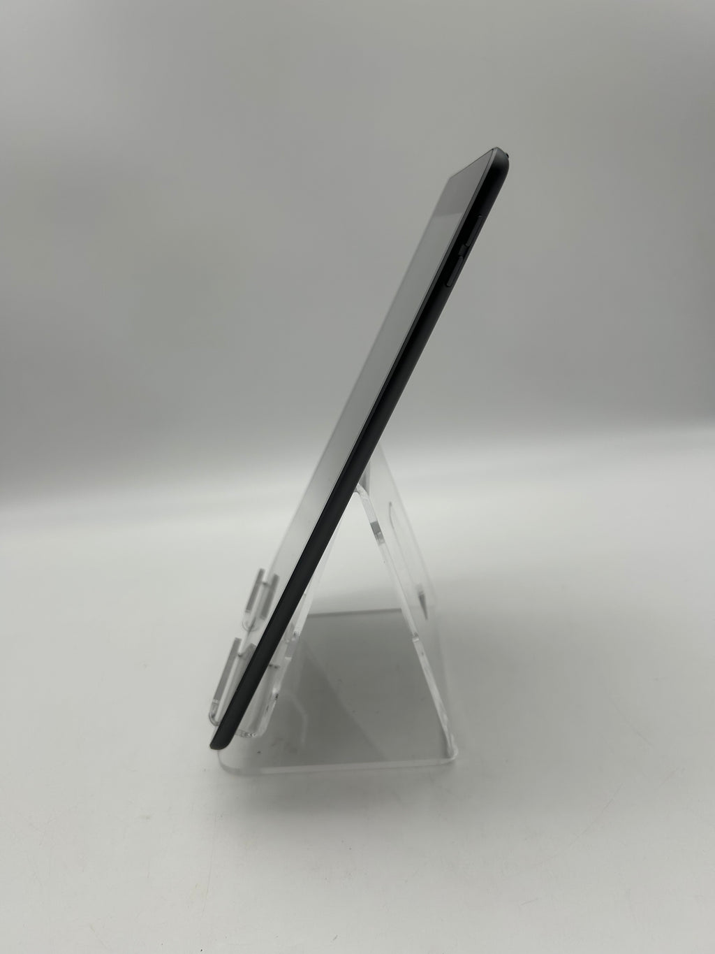 Apple iPad 8th Gen A2270 32GB Wi-Fi Space Gray
