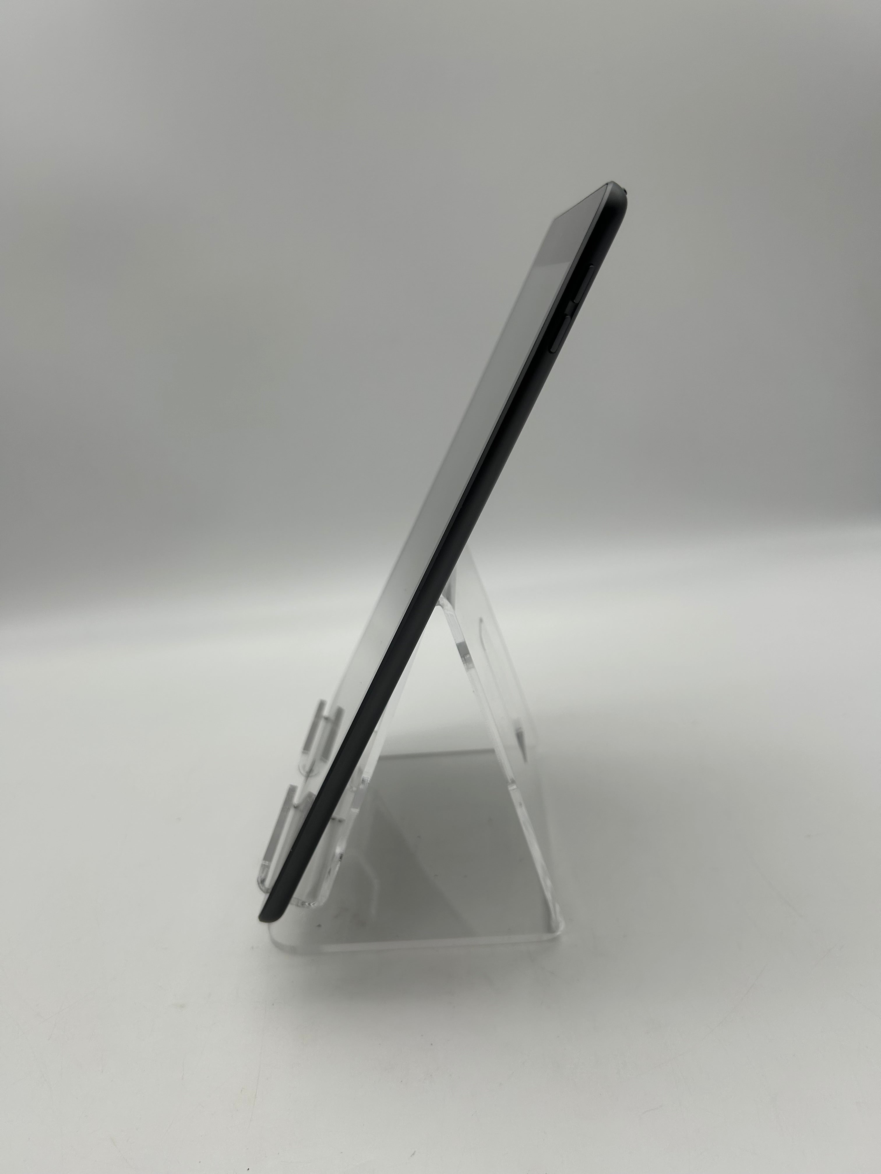 Apple iPad 8th Gen A2270 32GB Wi-Fi Space Gray