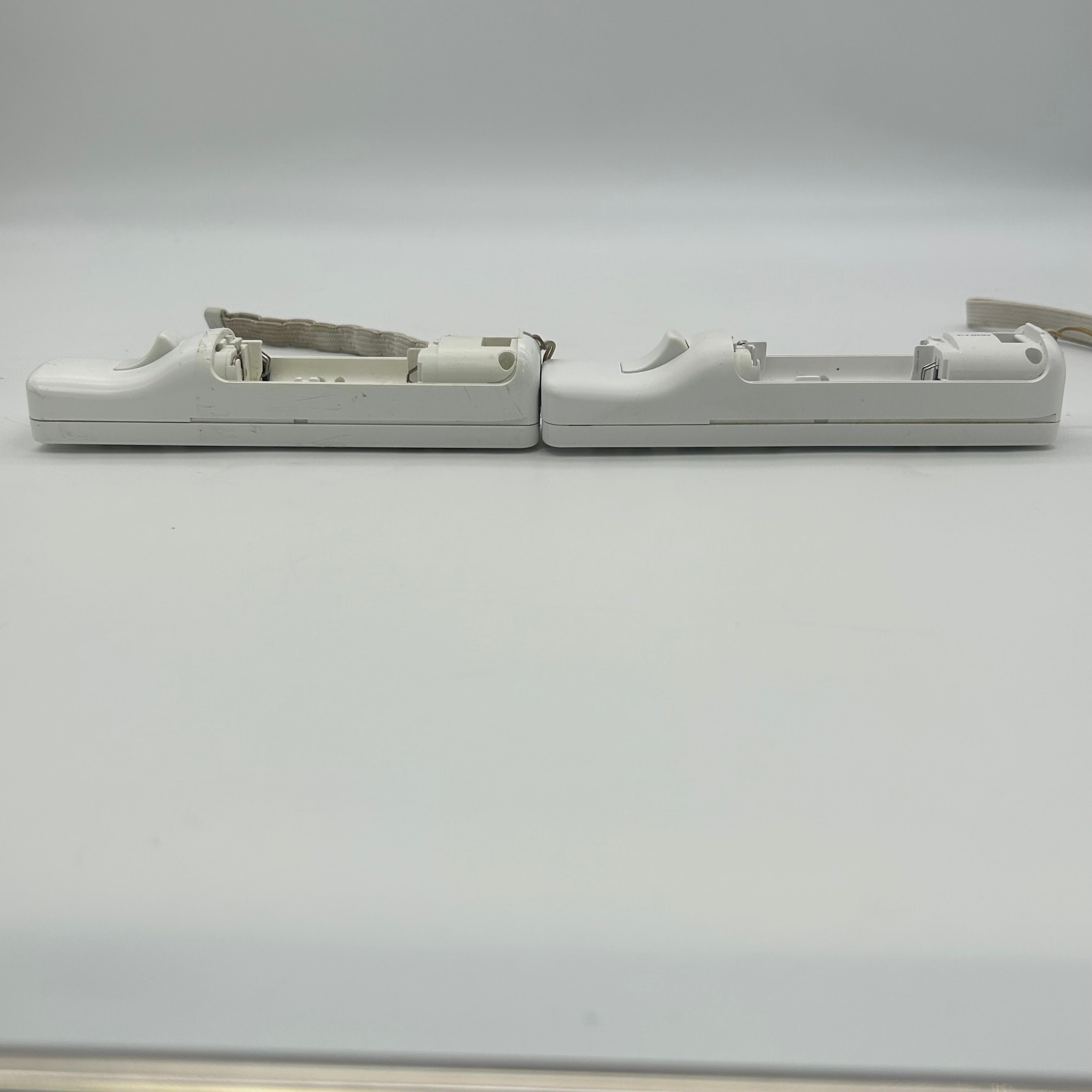 Nintendo Wii RVL-001 2006 White Console w/ 2 Controllers, 4 Games & Cables
