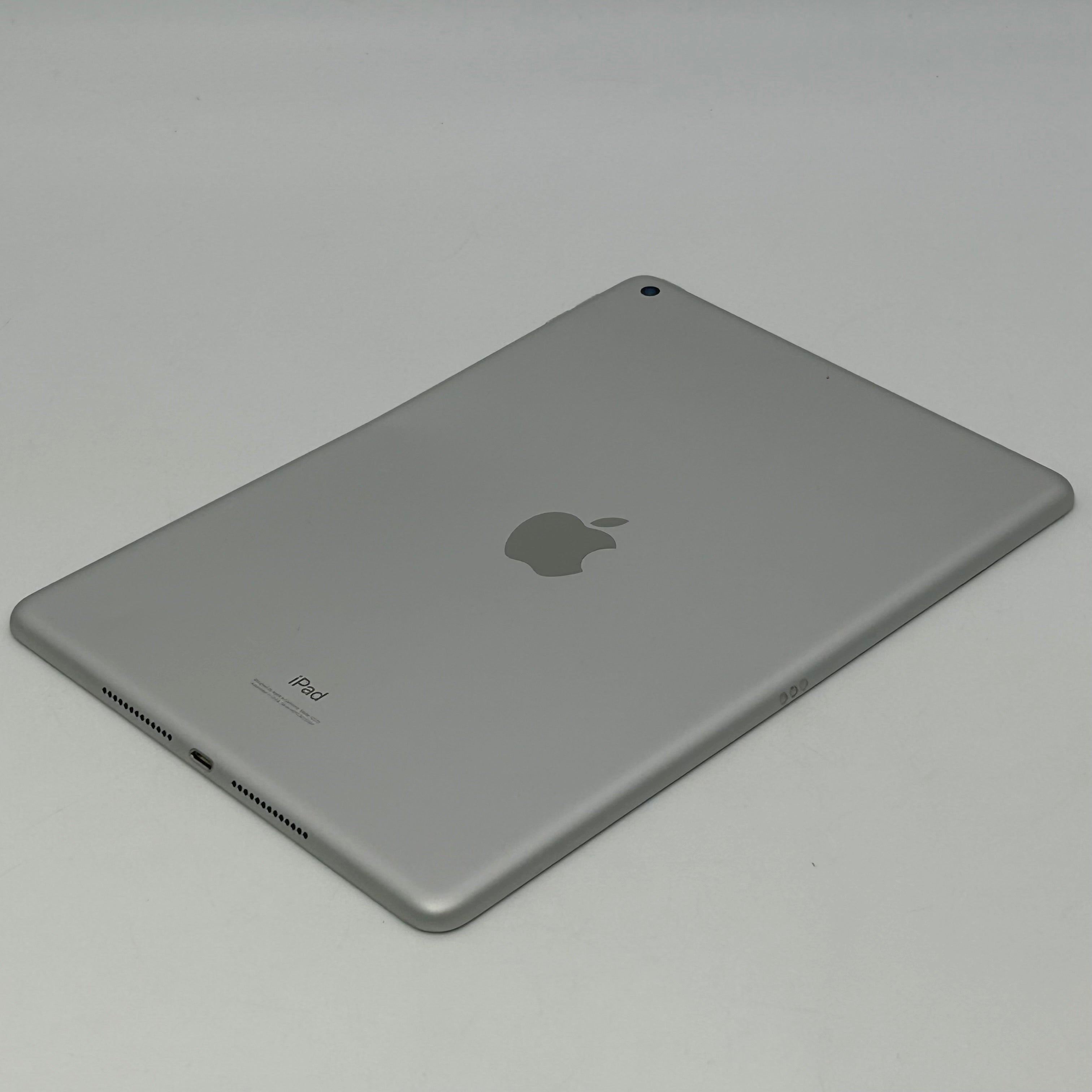 Apple iPad 8th generation 128gb 10.2” Silver A2270 / MYLE2LL/A - WiFi