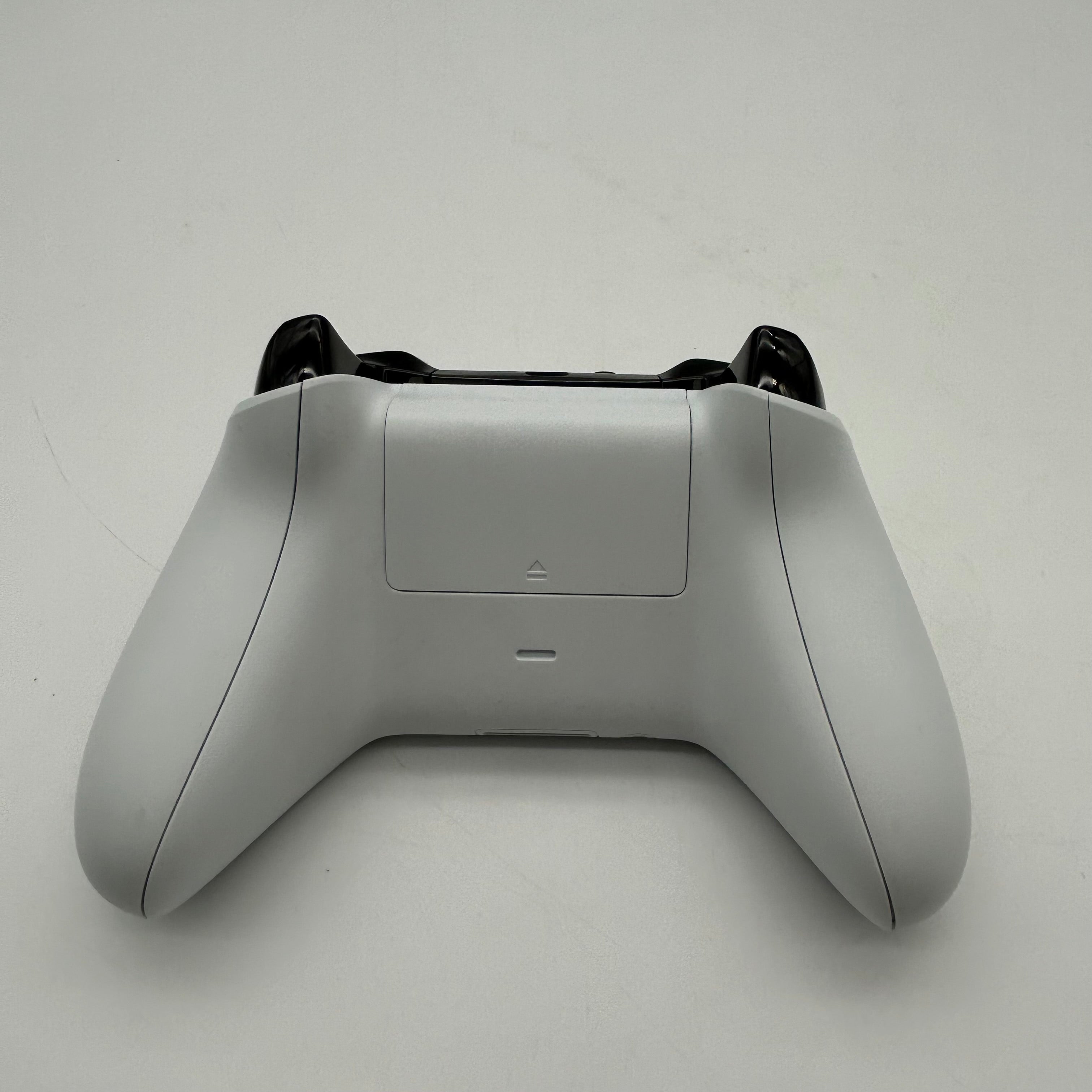 Microsoft Xbox One S 1681 1TB White Console w/ Controller & Cables  - Tested
