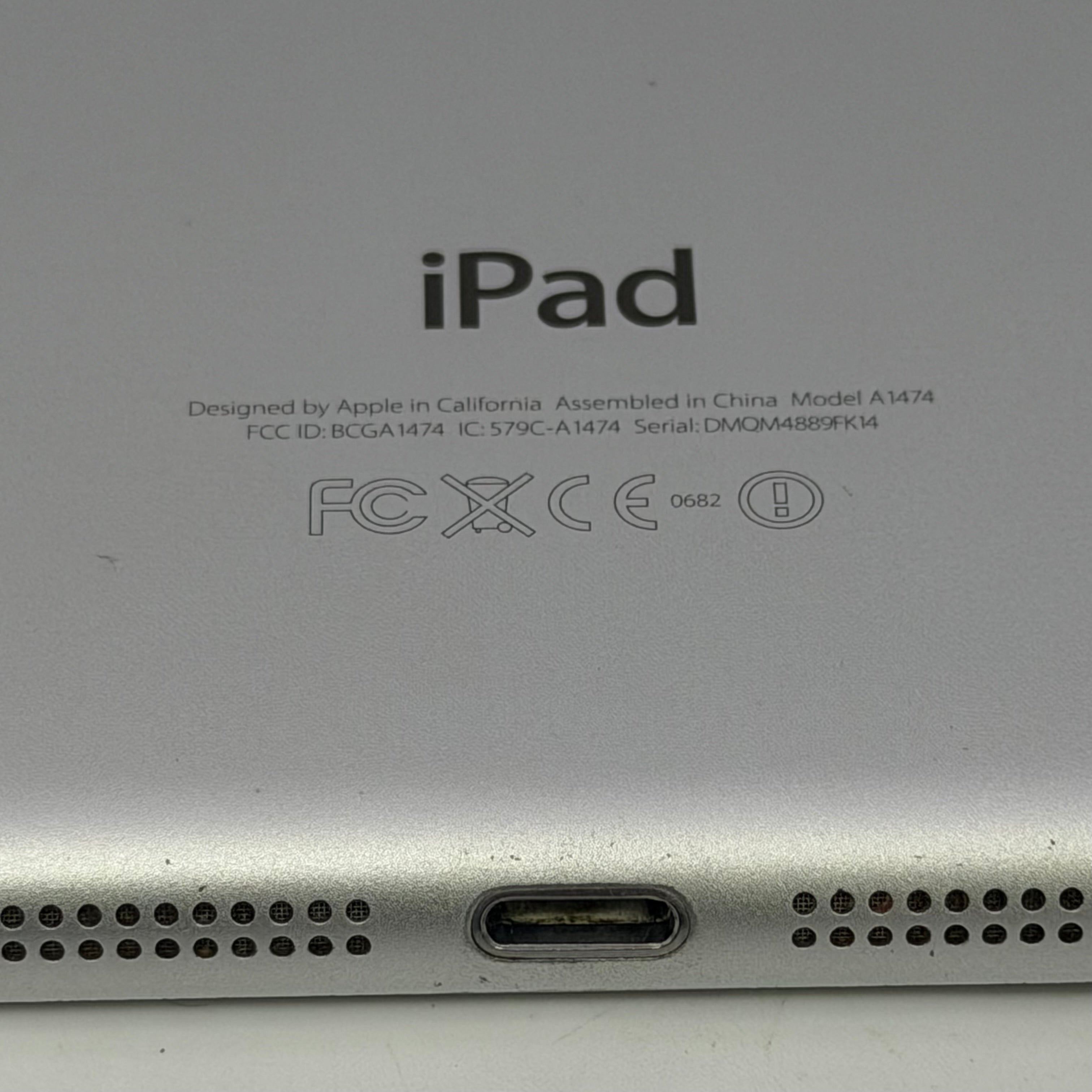 Apple iPad Air 1st Gen A1474 32GB Wi-Fi Only READ