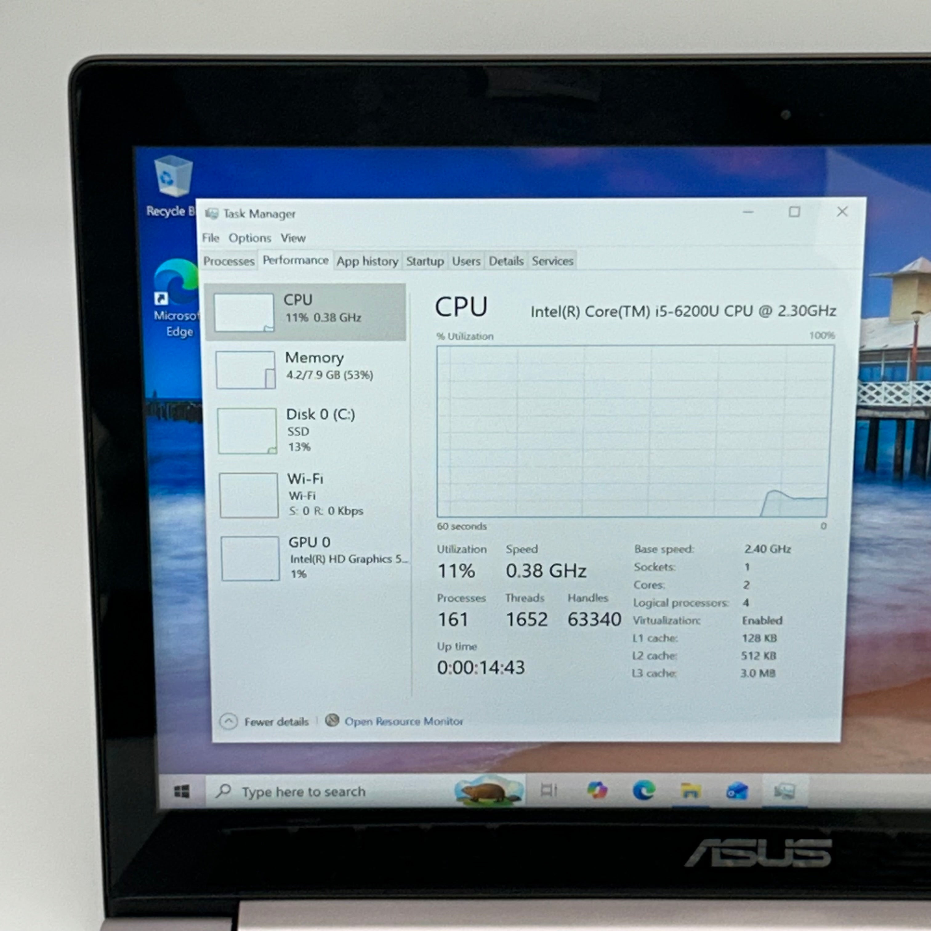 Asus ZenBook UX303UA i5-6200U 8GB RAM 256GB SSD