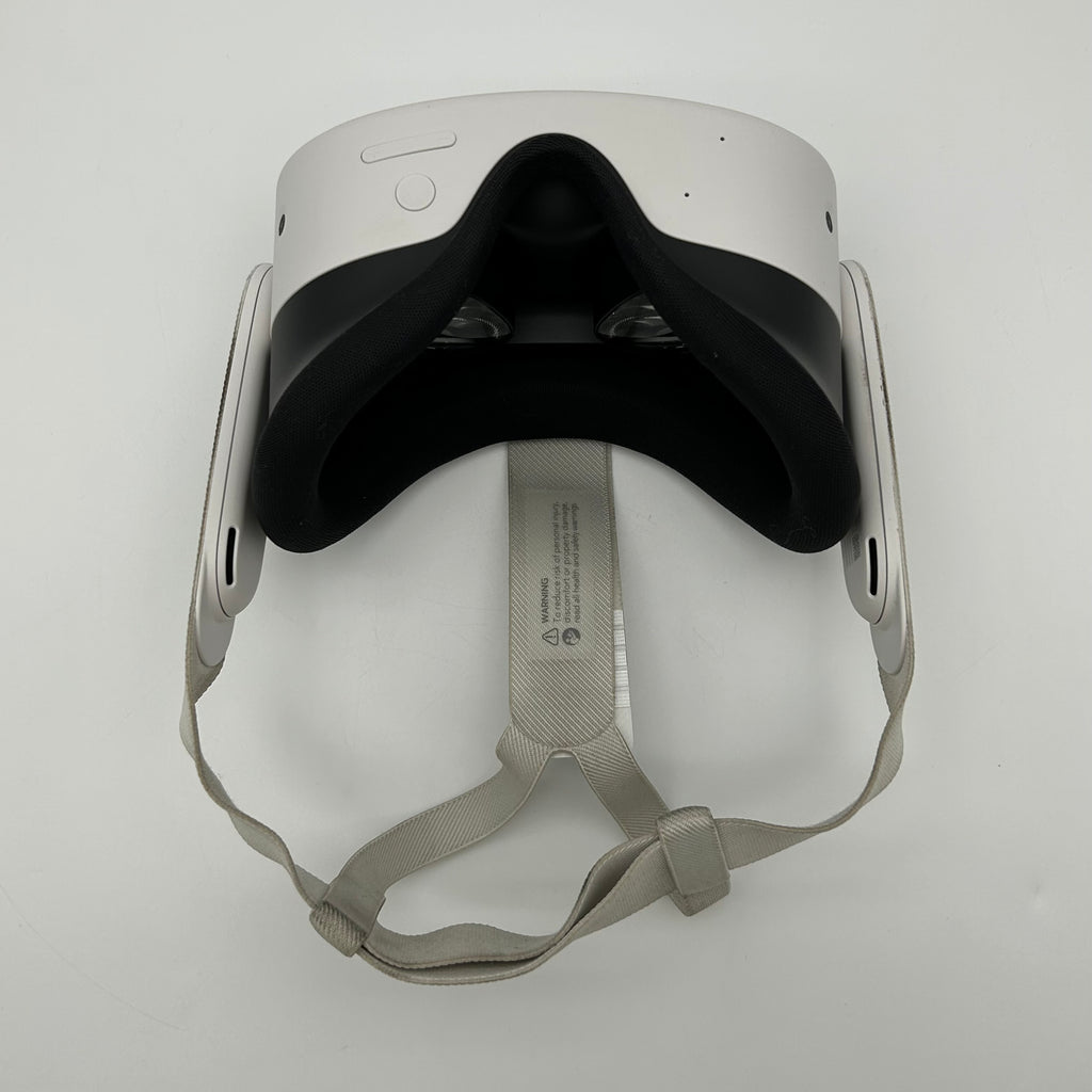 Meta Oculus Quest 3S 128GB White Used Video Game System with 2 Controllers - Used