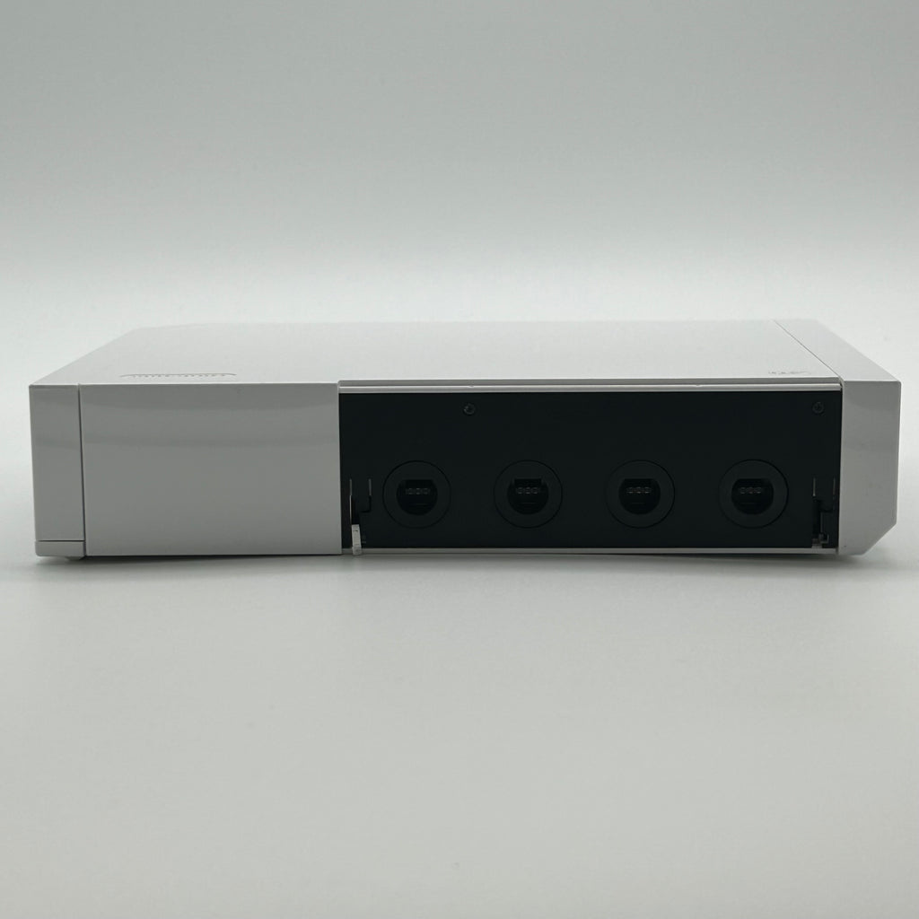 Nintendo Wii (RVL-001) 2006 White Video Game System w/ Remote and Nunchuck