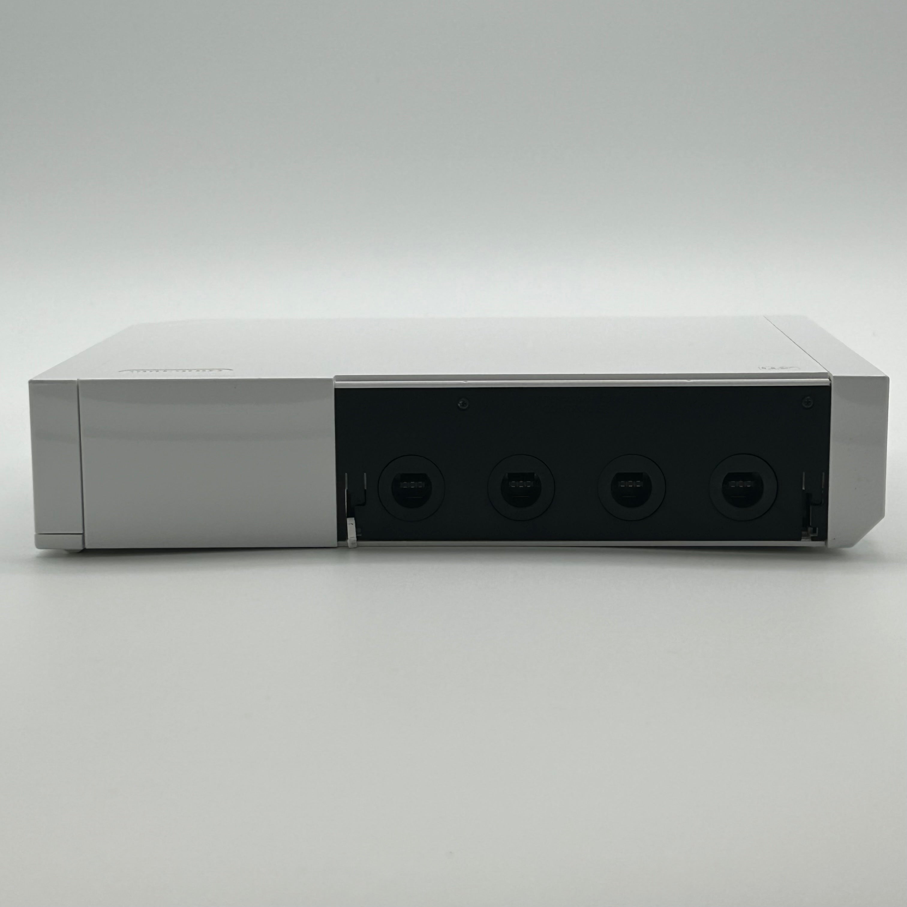 Nintendo Wii (RVL-001) 2006 White Video Game System w/ Remote and Nunchuck