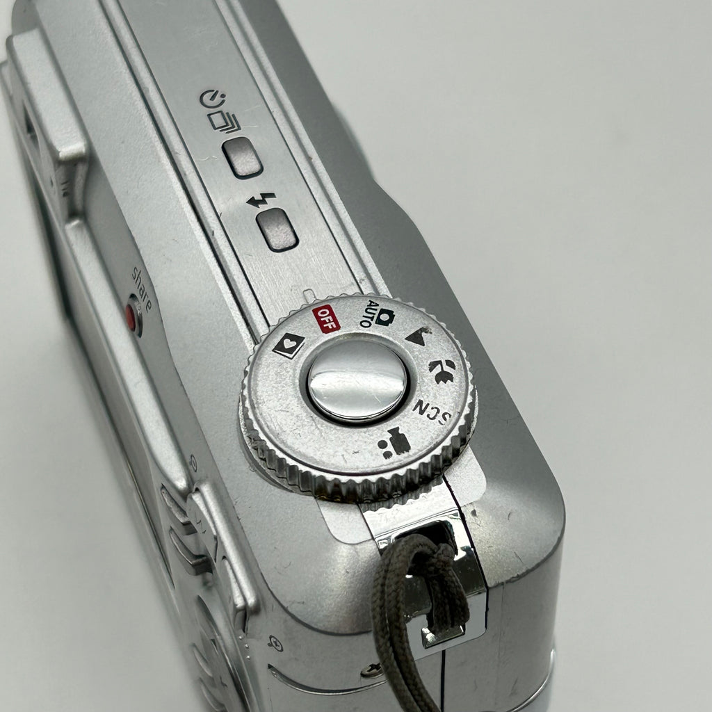 Kodak EasyShare C643 6.1MP Compact Digital Camera Silver - Tested Works w/ Case