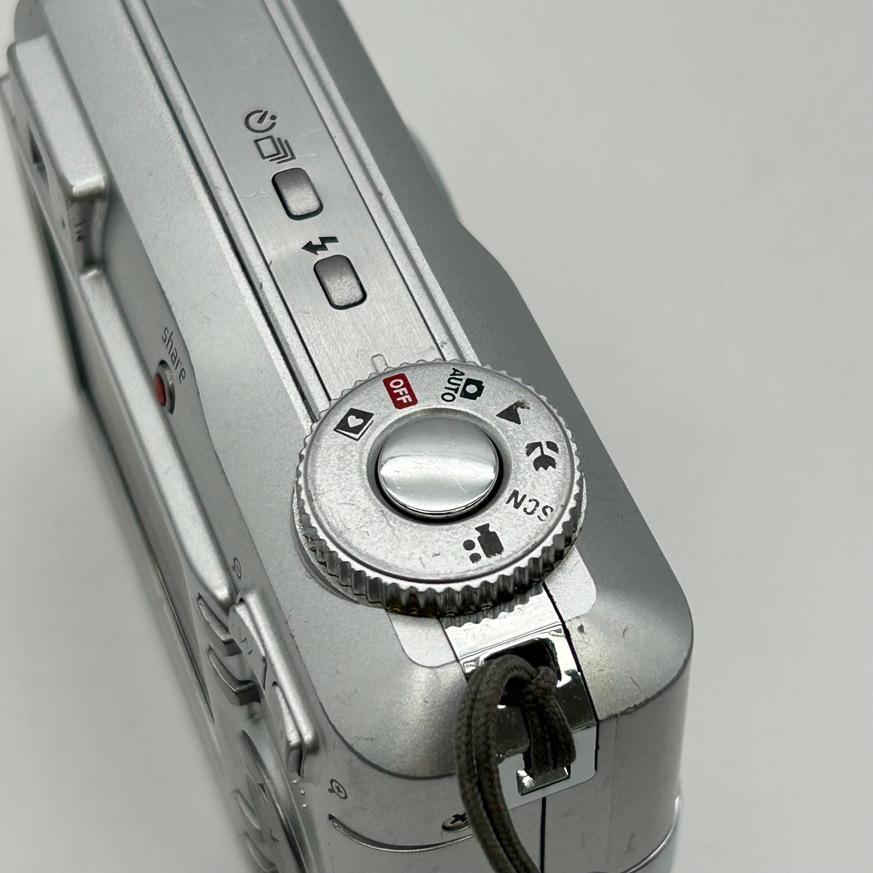 Kodak EasyShare C643 6.1MP Compact Digital Camera Silver - Tested Works w/ Case