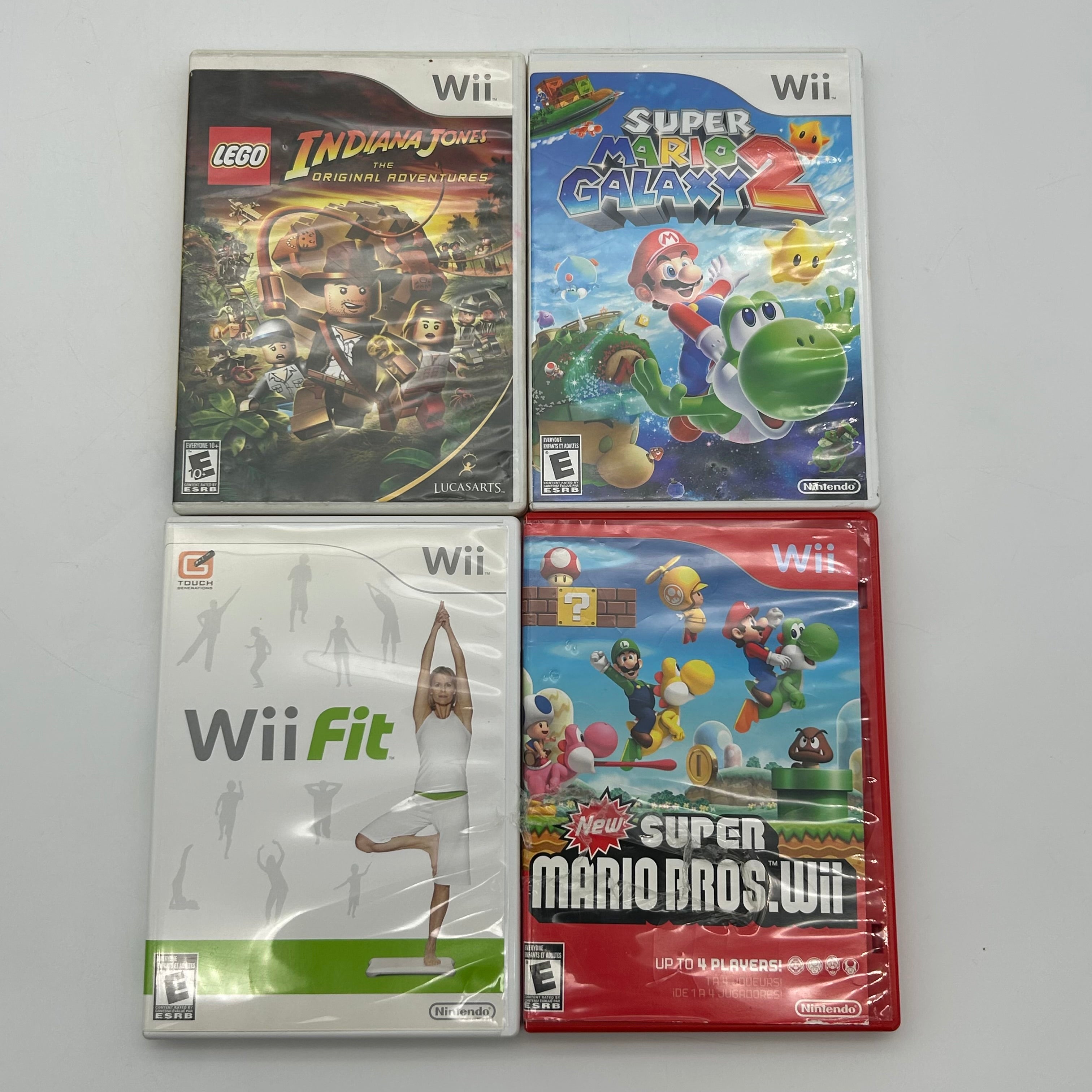 Nintendo Wii RVL-001 2006 White Console w/ 2 Controllers, 4 Games, and Cables