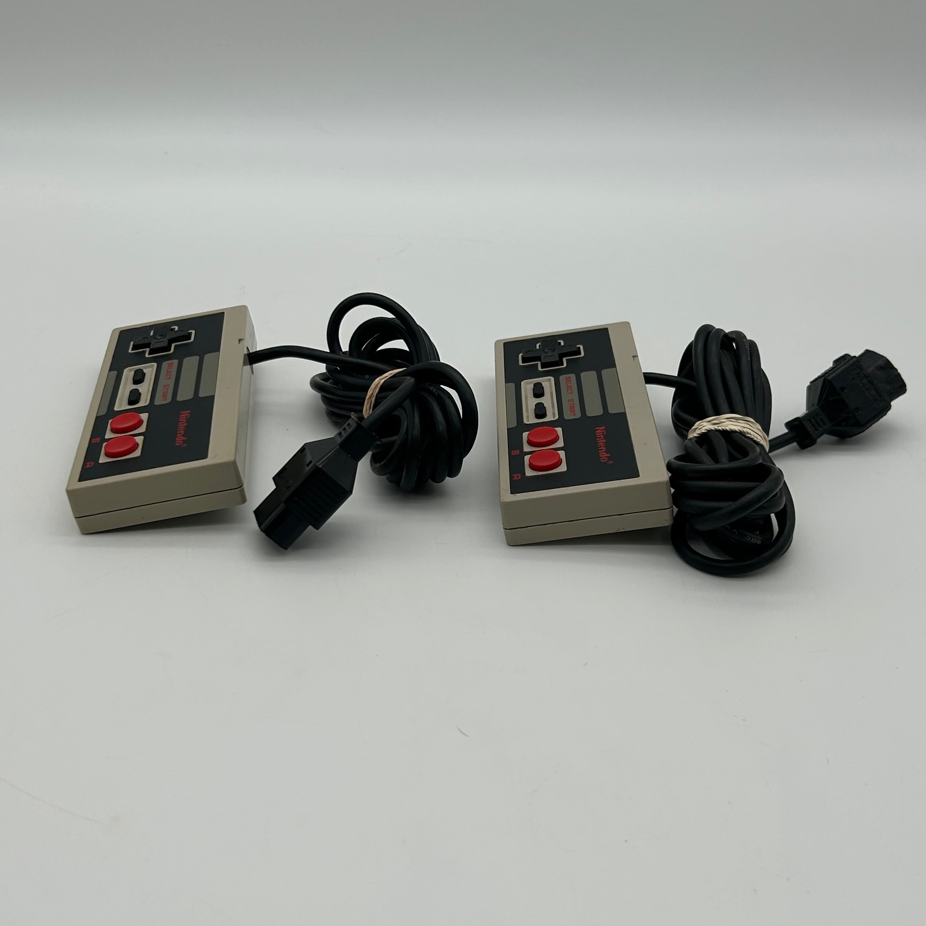 Retro Nintendo NES-001 Console System Bundle 2 Controllers Cables Blinking Light - Untested