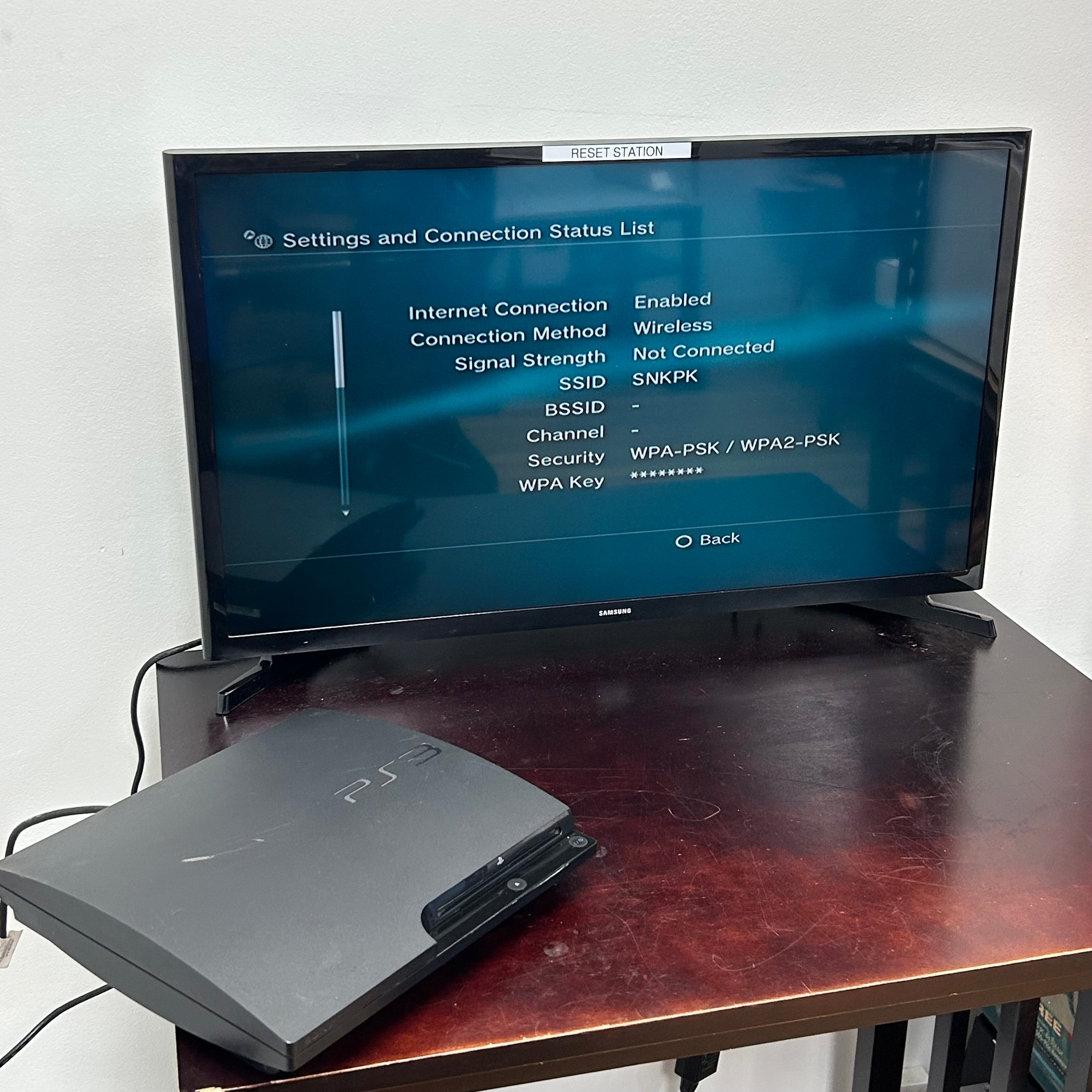 Sony PlayStation 3 Slim CECH-3001B 320GB w/ 1 Controller 3 Games and Cable Ver 4.76