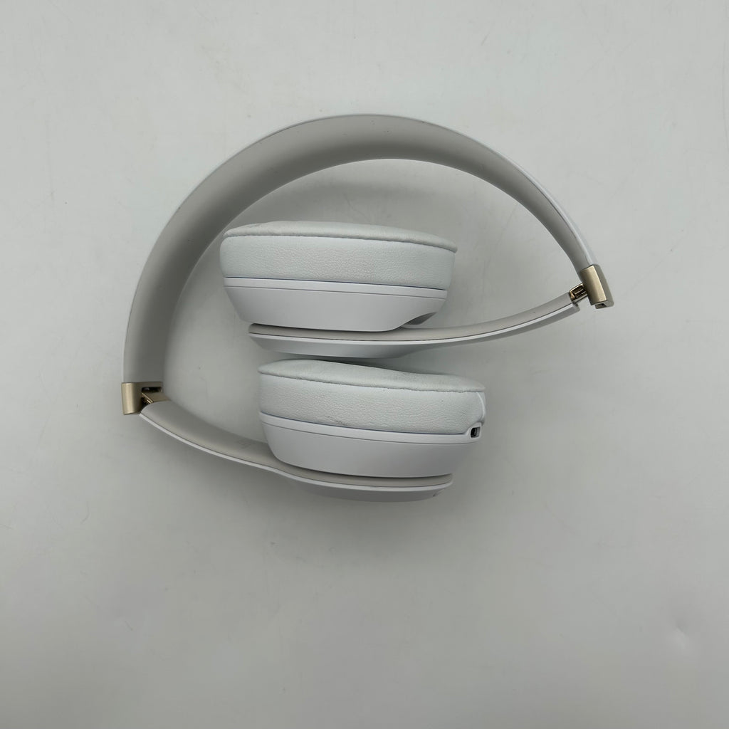 Beats Solo 4 Wireless Bluetooth Headphones - White w/ carrying case included