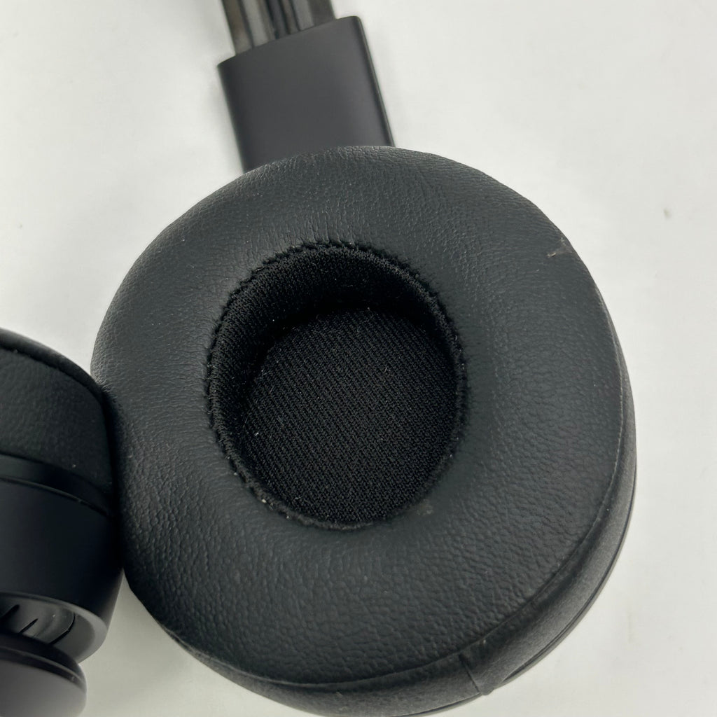 Beats Solo3 Wireless Over-Ear Bluetooth Headphones Black A1796 W/case