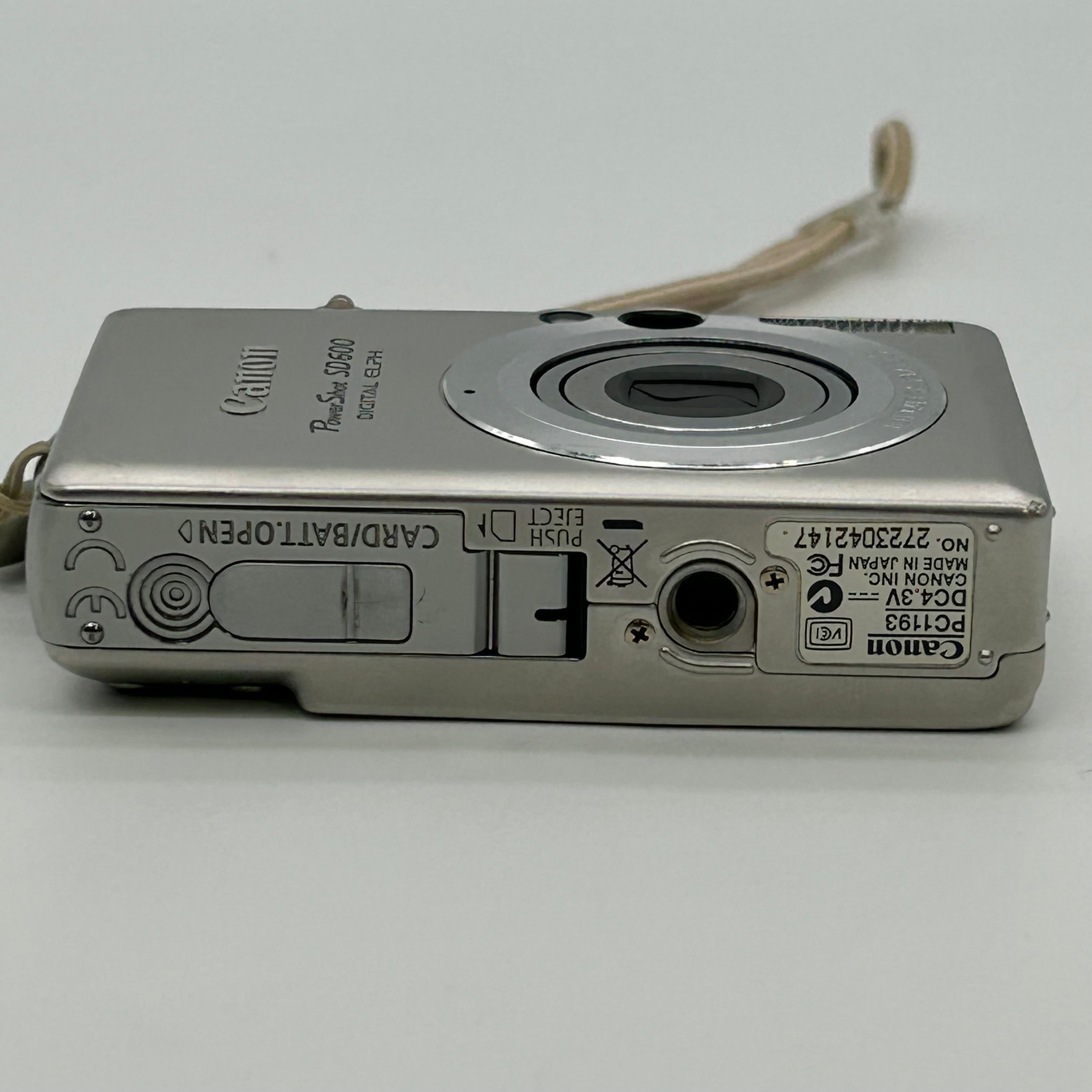 Canon PowerShot SD600 Digital Camera Bundle - Battery, Charger, 1GB SD Card