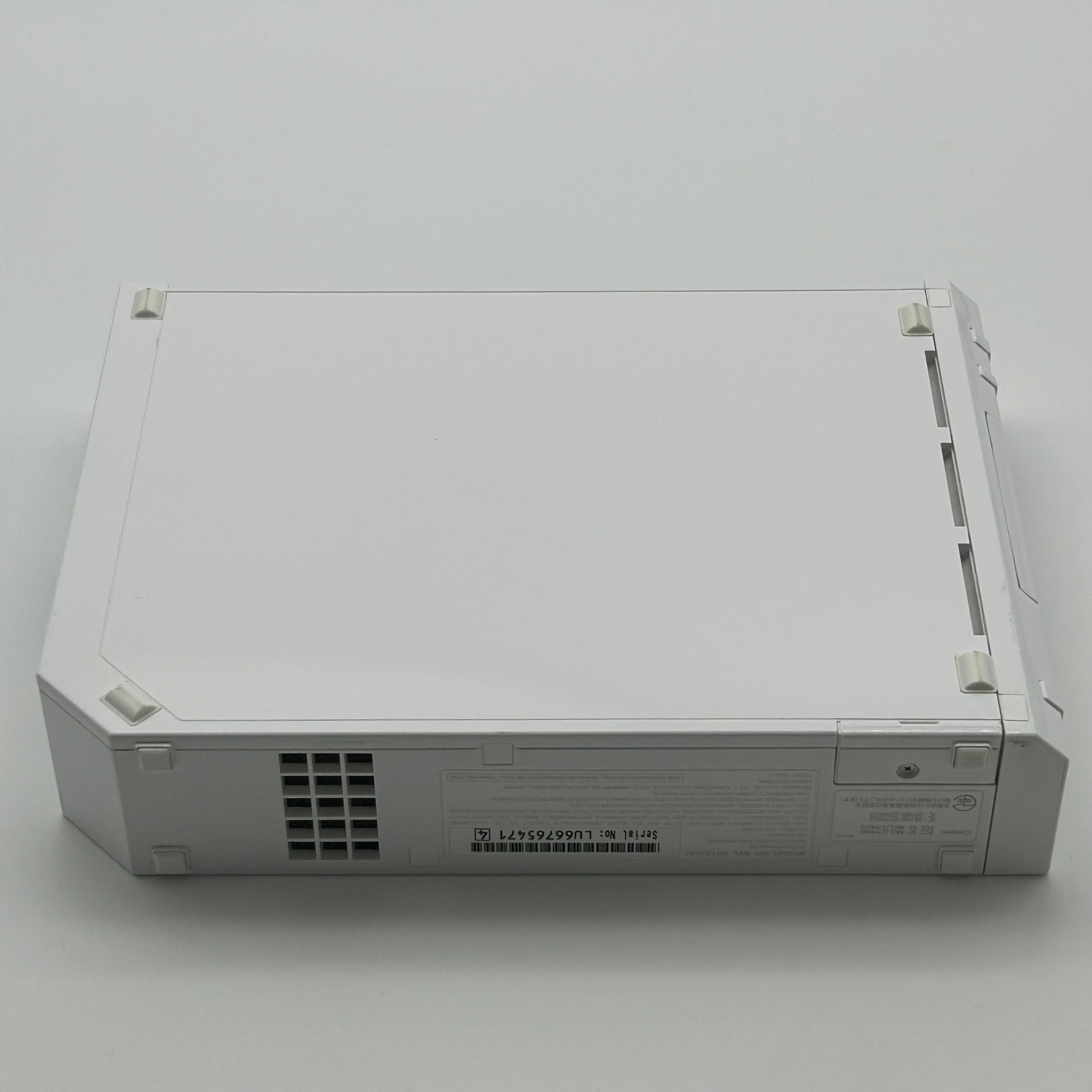 Nintendo Wii (RVL-001) 2006 White Video Game System w/ Remote and Nunchuck