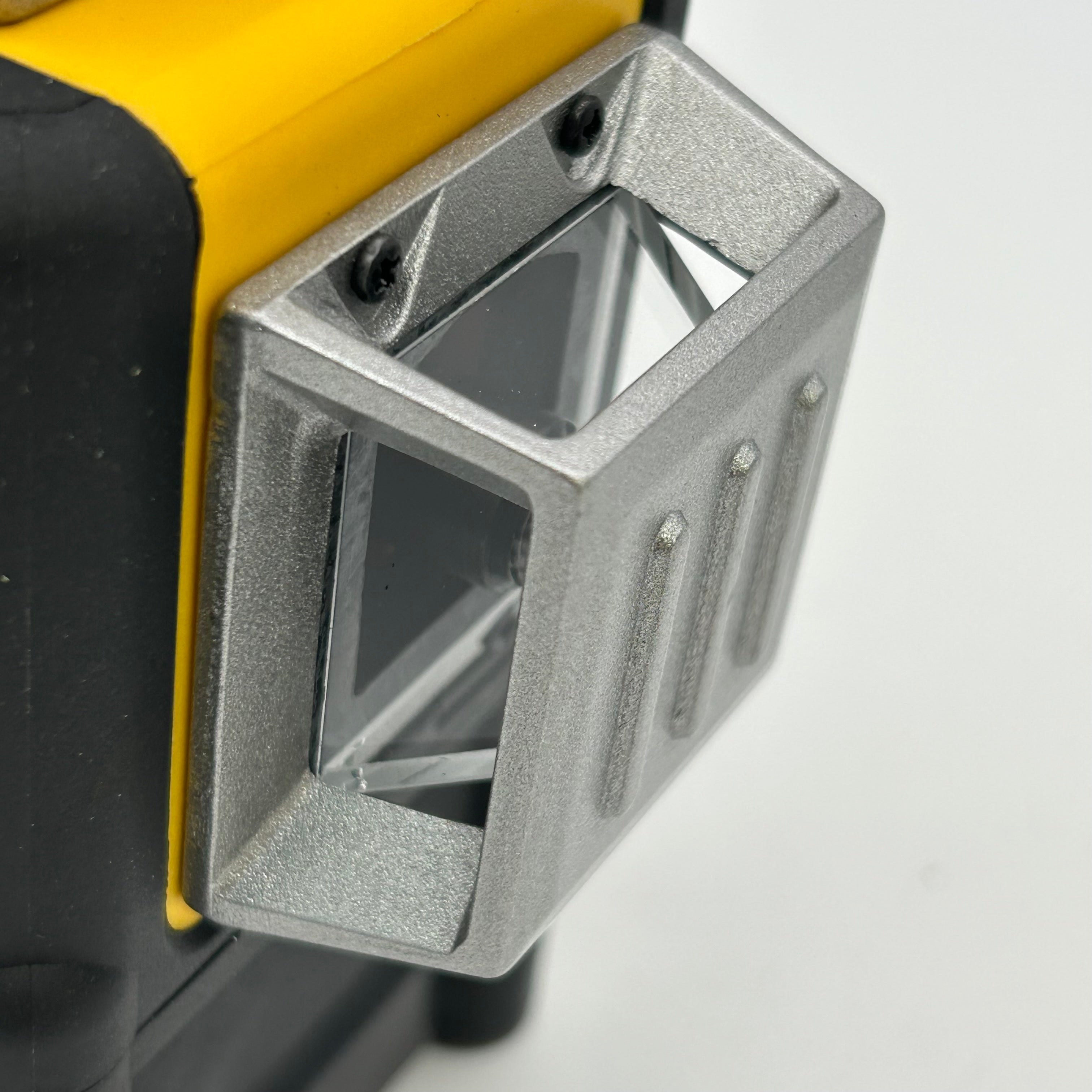DeWALT DW089LG 12V Green 3x360 Laser Kit - 2 Beams Working, 1 Vertical Out