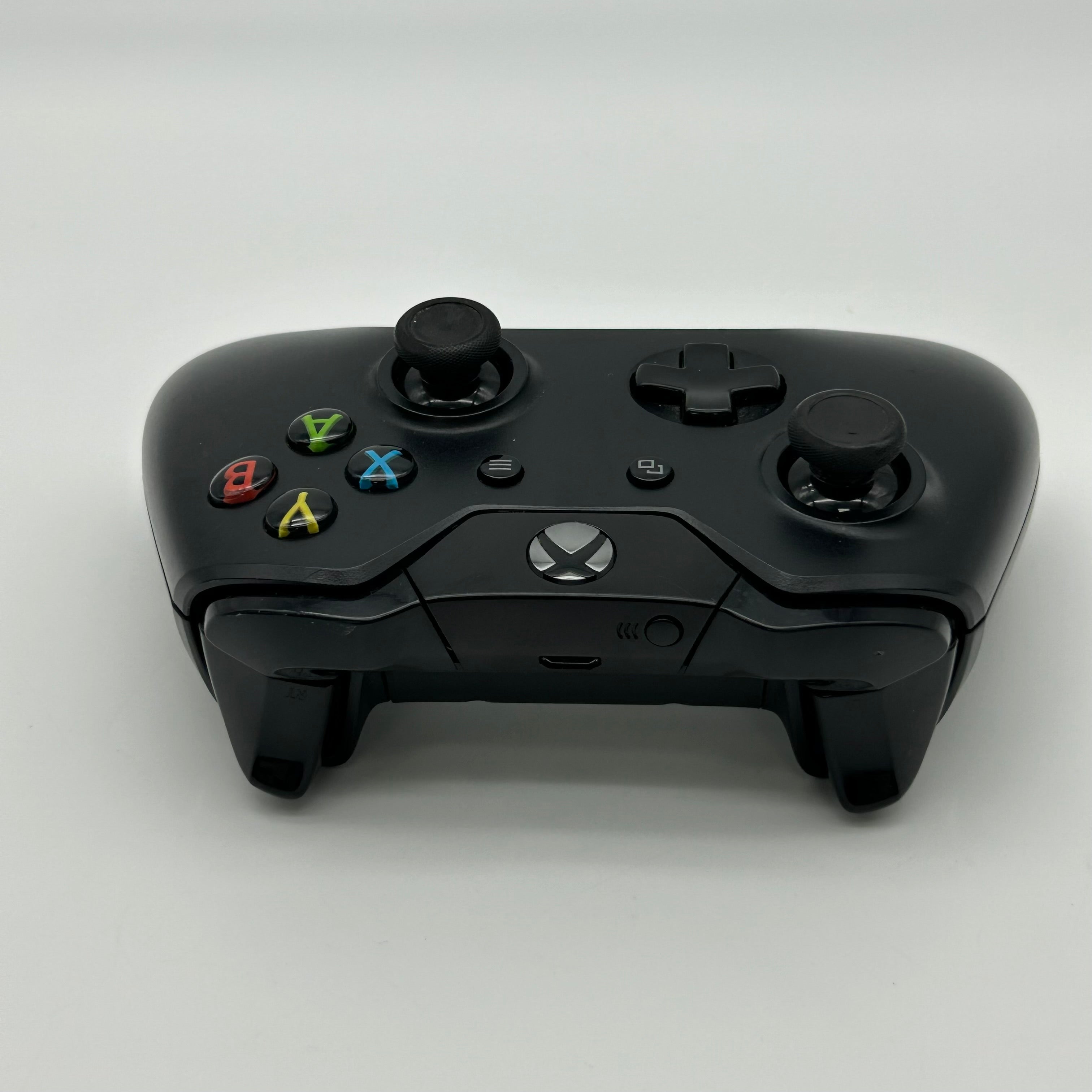 Microsoft Xbox One (1540) 500GB Console Bundle, 1 Controller + 6 Games Black - Used