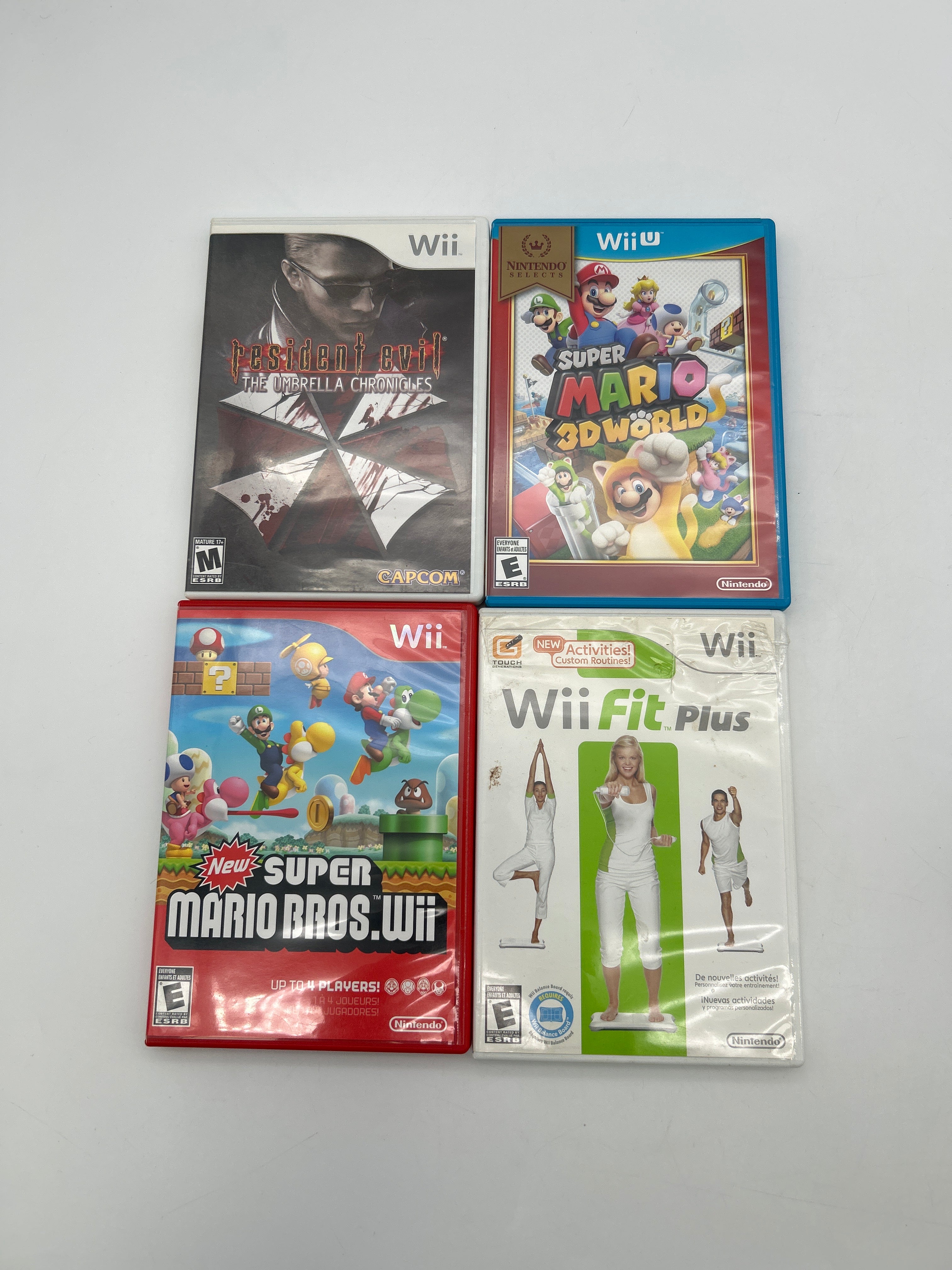 Nintendo Wii RVL-001 2006 White Console w/ 2 Controllers, 4 Games & Cables