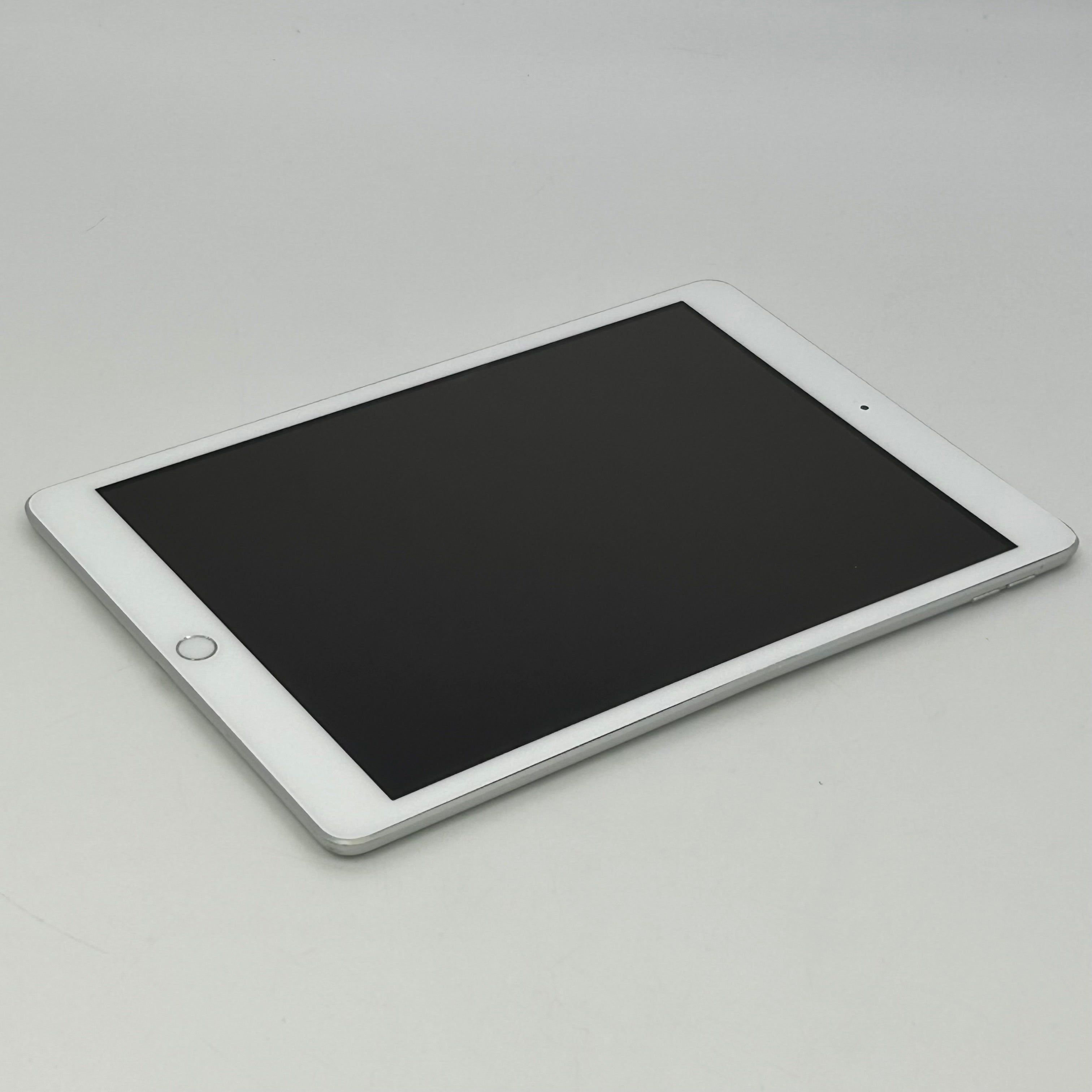 Apple iPad 8th generation 128gb 10.2” Silver A2270 / MYLE2LL/A - WiFi