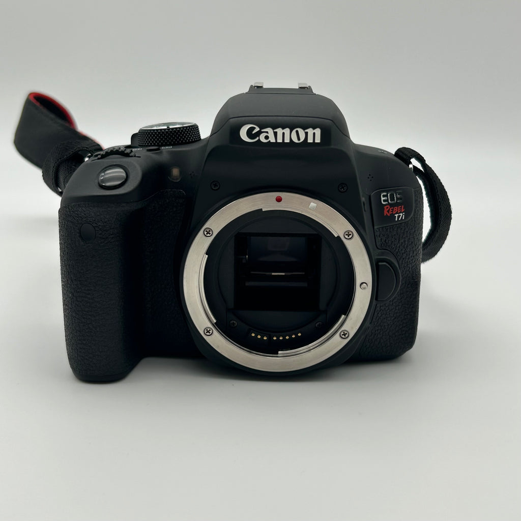 Canon EOS Rebel T7i EF-S 18-55mm Black Screen Broken with Functional Flash