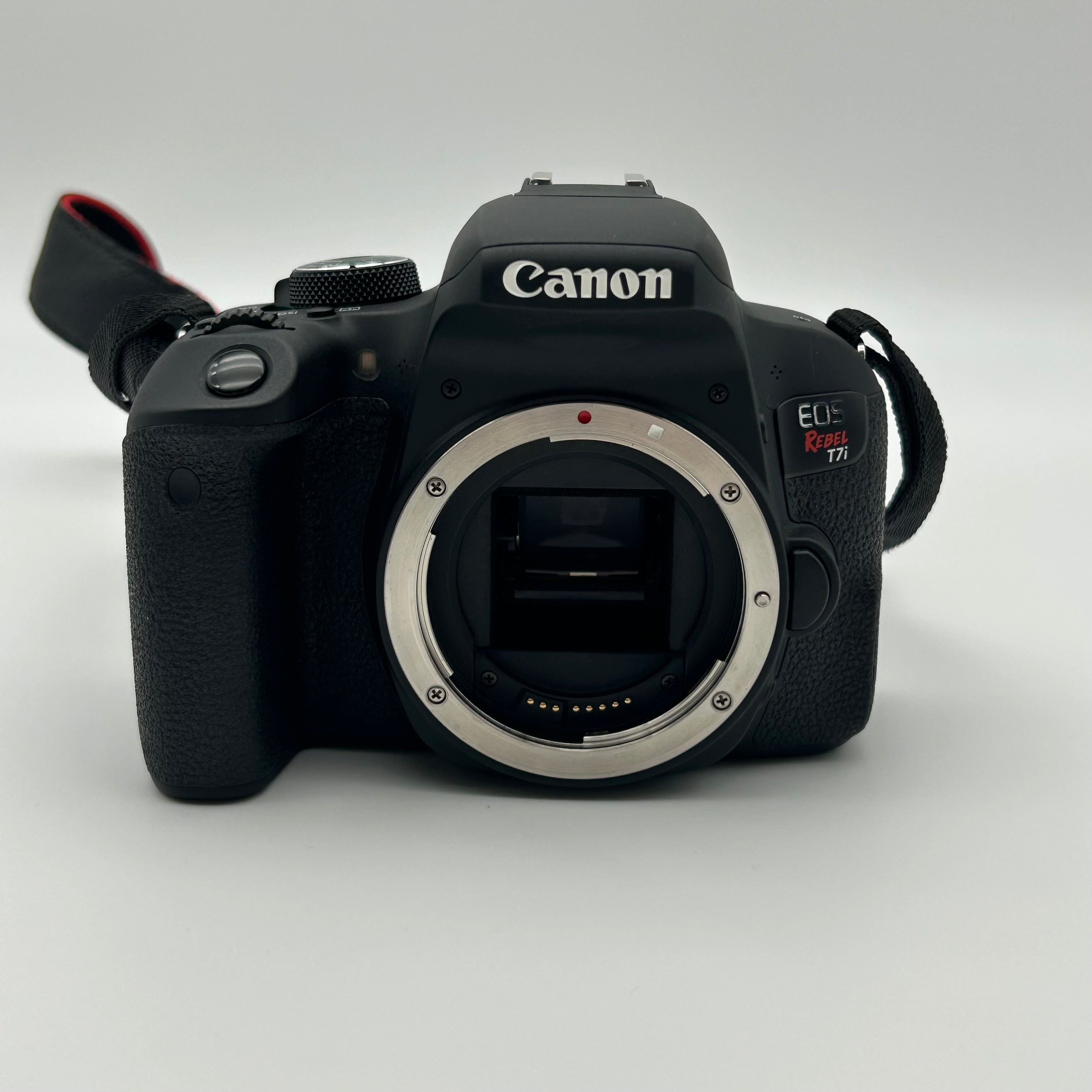 Canon EOS Rebel T7i EF-S 18-55mm Black Screen Broken with Functional Flash
