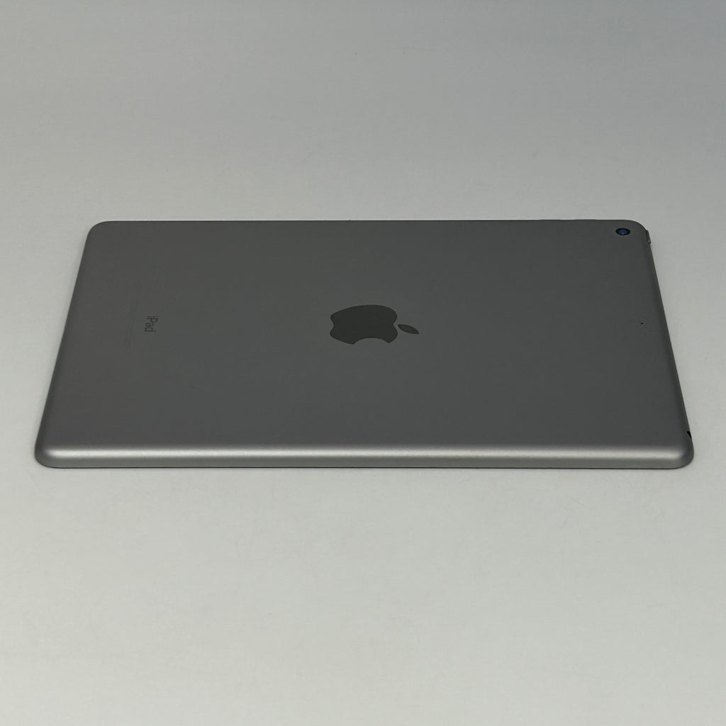 Apple ipad A1822 (MP2F2LL/A) 5th Gen. 32GB A1822 Wi-Fi 9.7" Silver