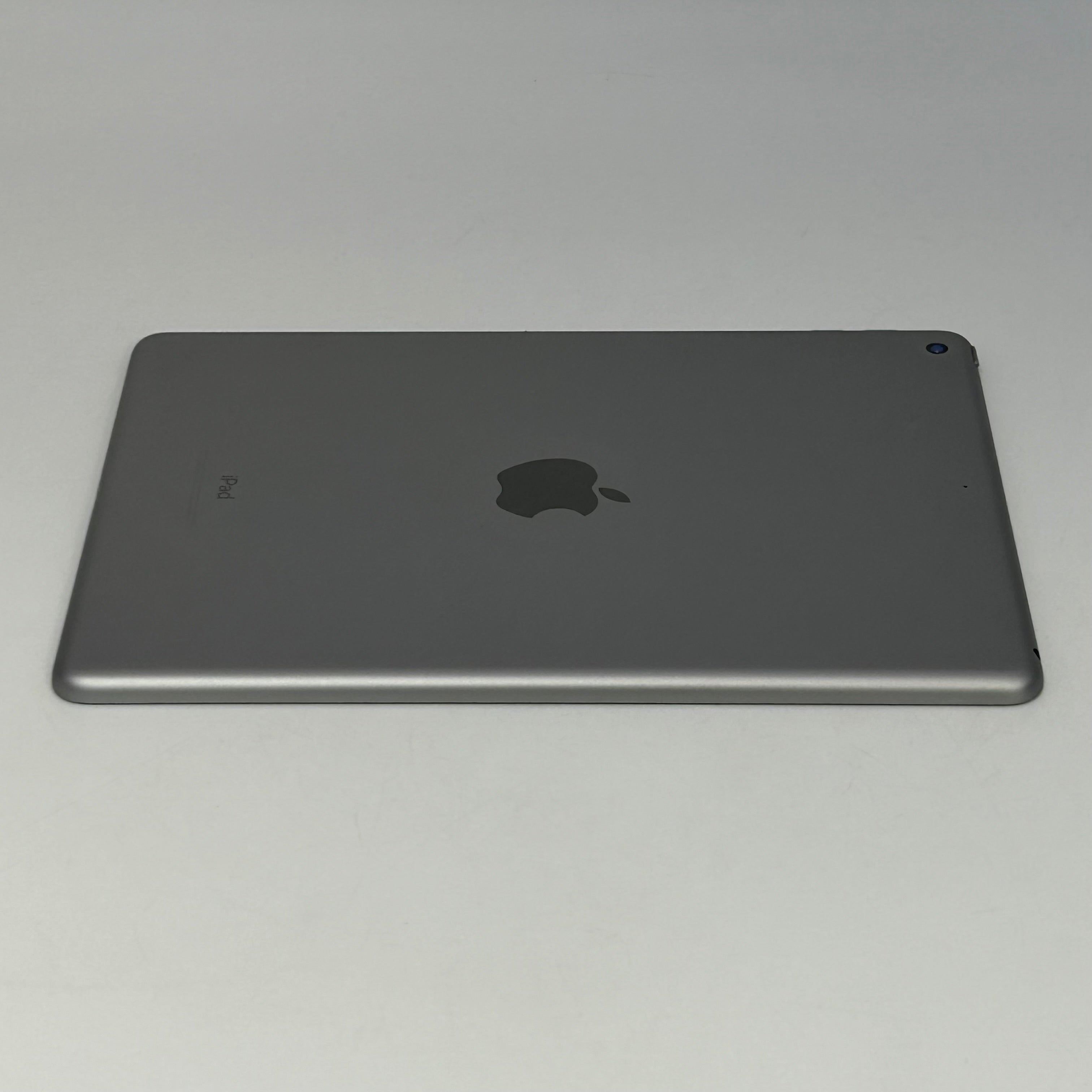 Apple ipad A1822 (MP2F2LL/A) 5th Gen. 32GB A1822 Wi-Fi 9.7" Silver