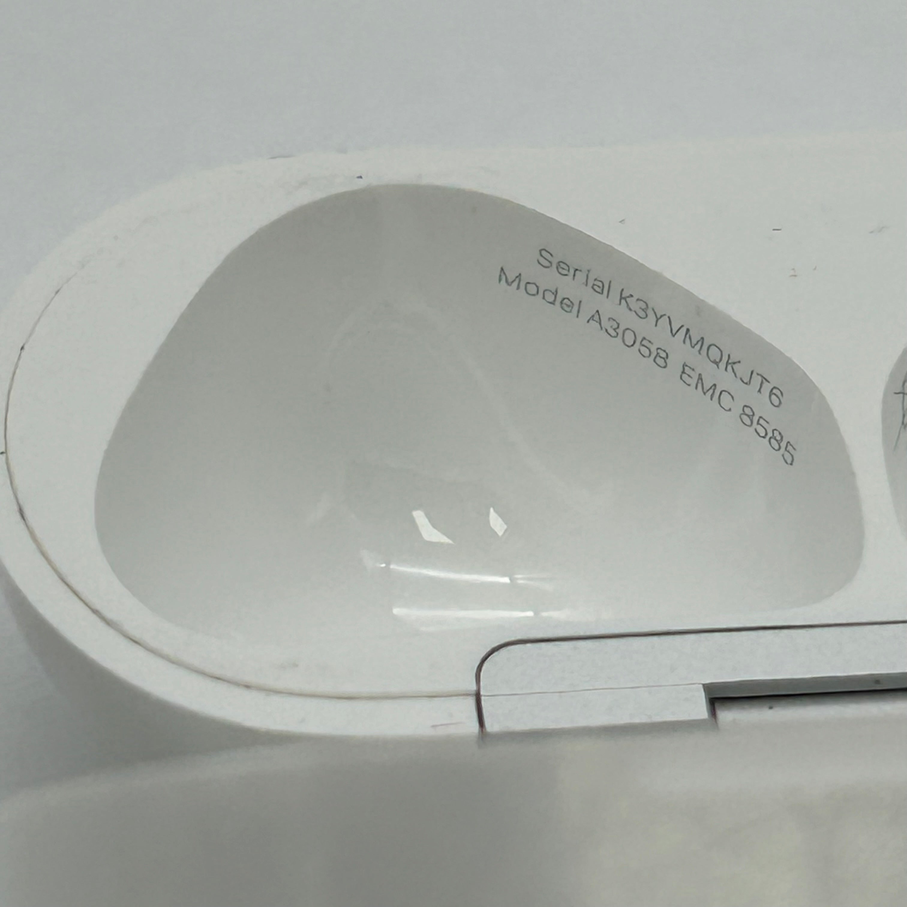 Apple AirPods (4th Gen) Complete Set A3058 A3050 A3053 - White Genuine tested Working Pair - Used