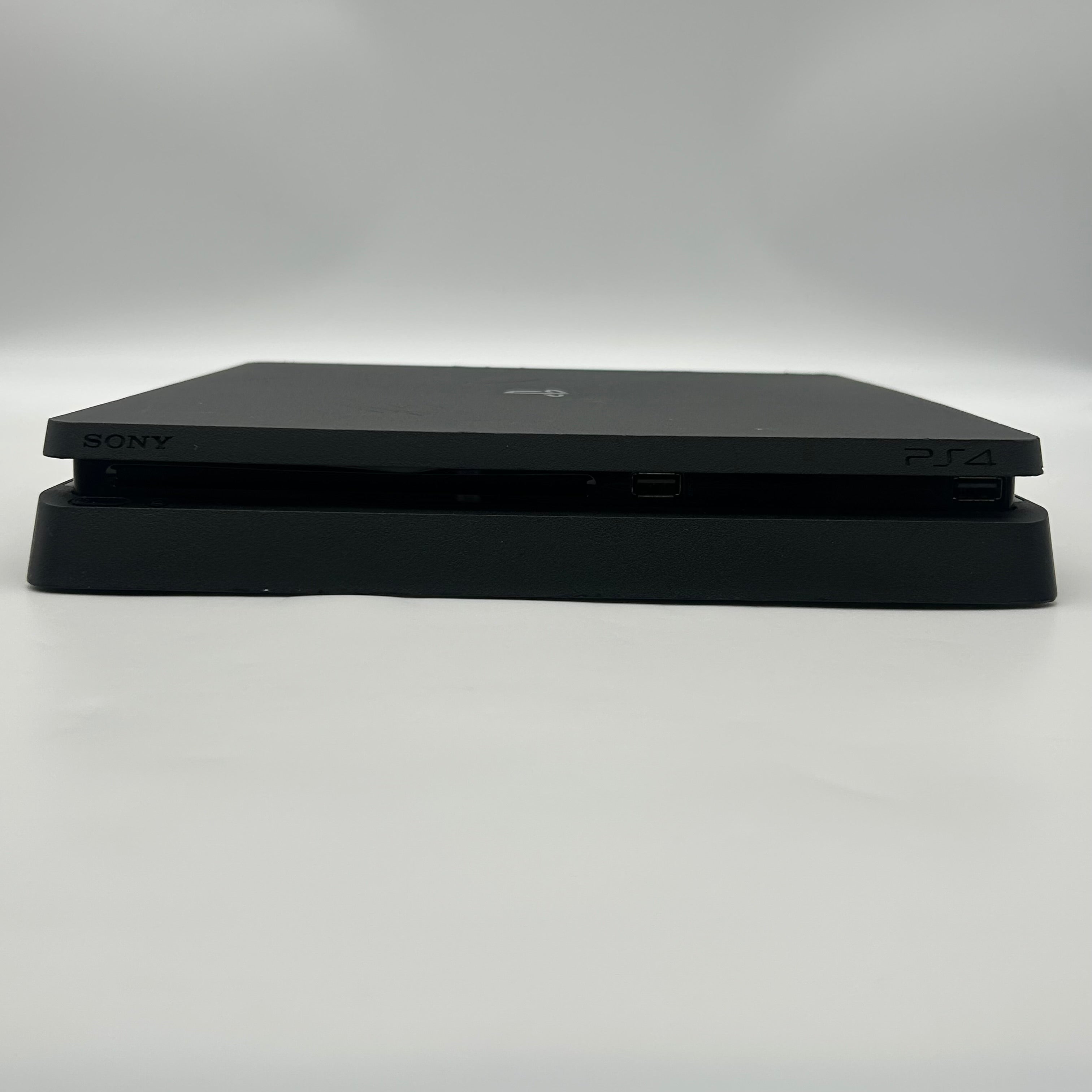 Sony PlayStation 4 PS4 Slim 1TB CUH-2215B Console Bundle Tested
