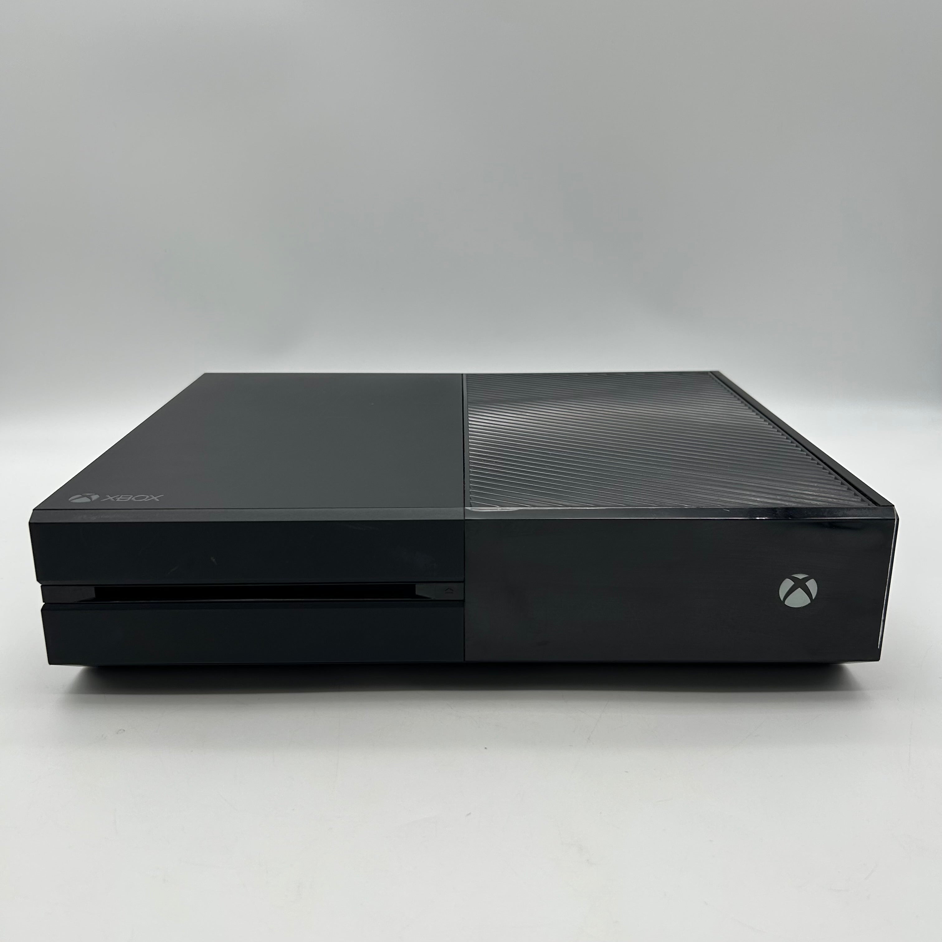 Microsoft Xbox One (1540) 2013 1TB Console Bundle: 3 Games and Controller
