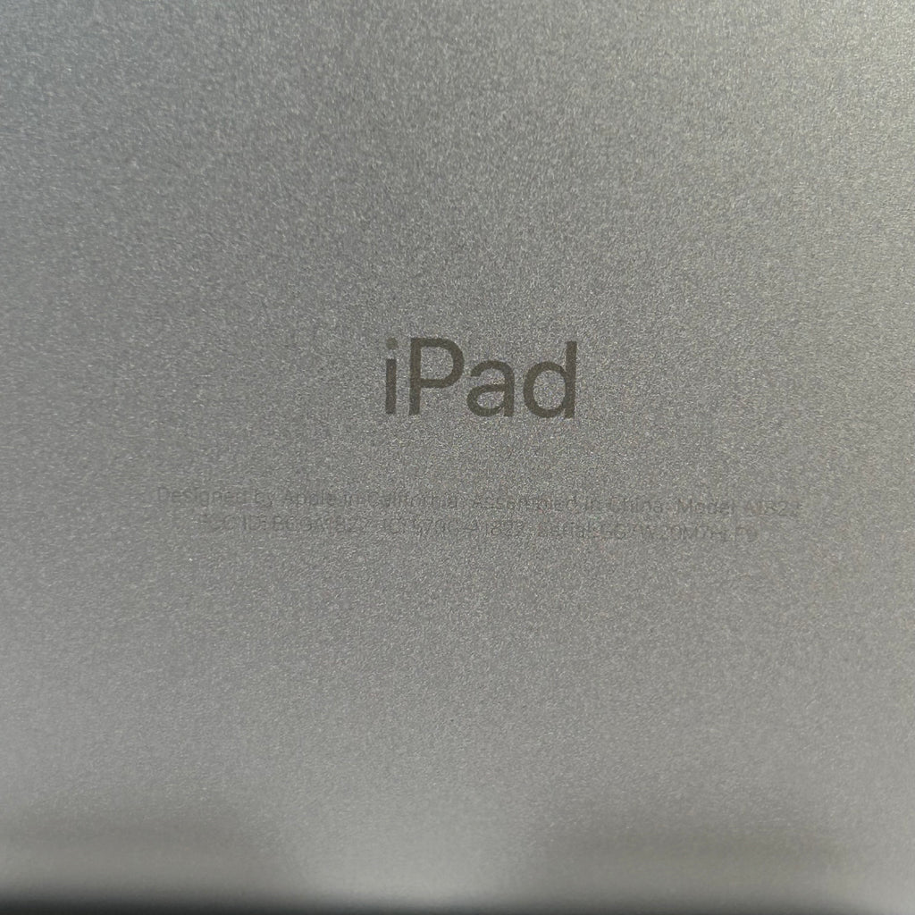 Apple ipad A1822 (MP2F2LL/A) 5th Gen. 32GB A1822 Wi-Fi 9.7" Silver