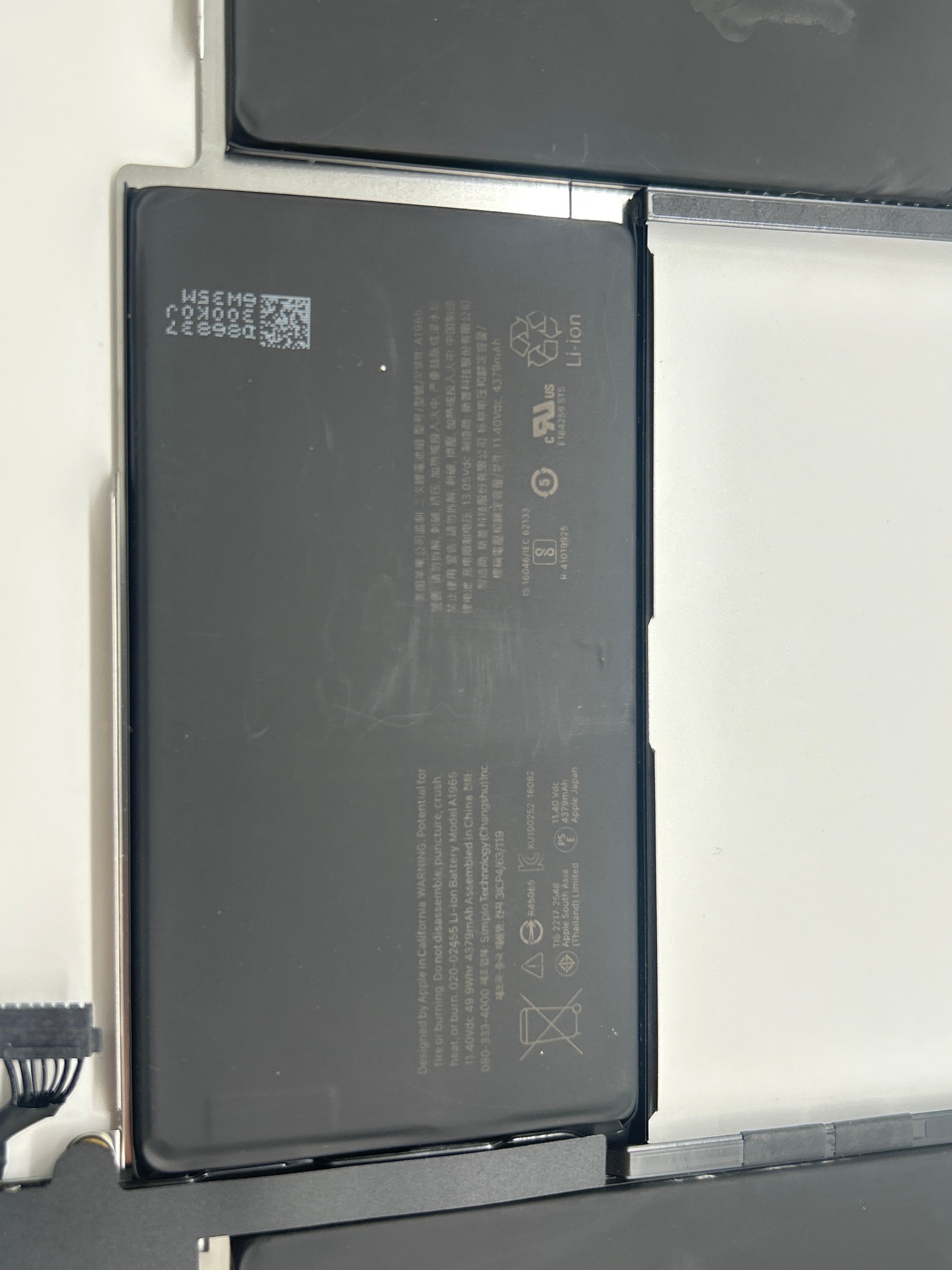 Apple Genuine A1932 Battery for MacBook Air 13 2018 Black - Used