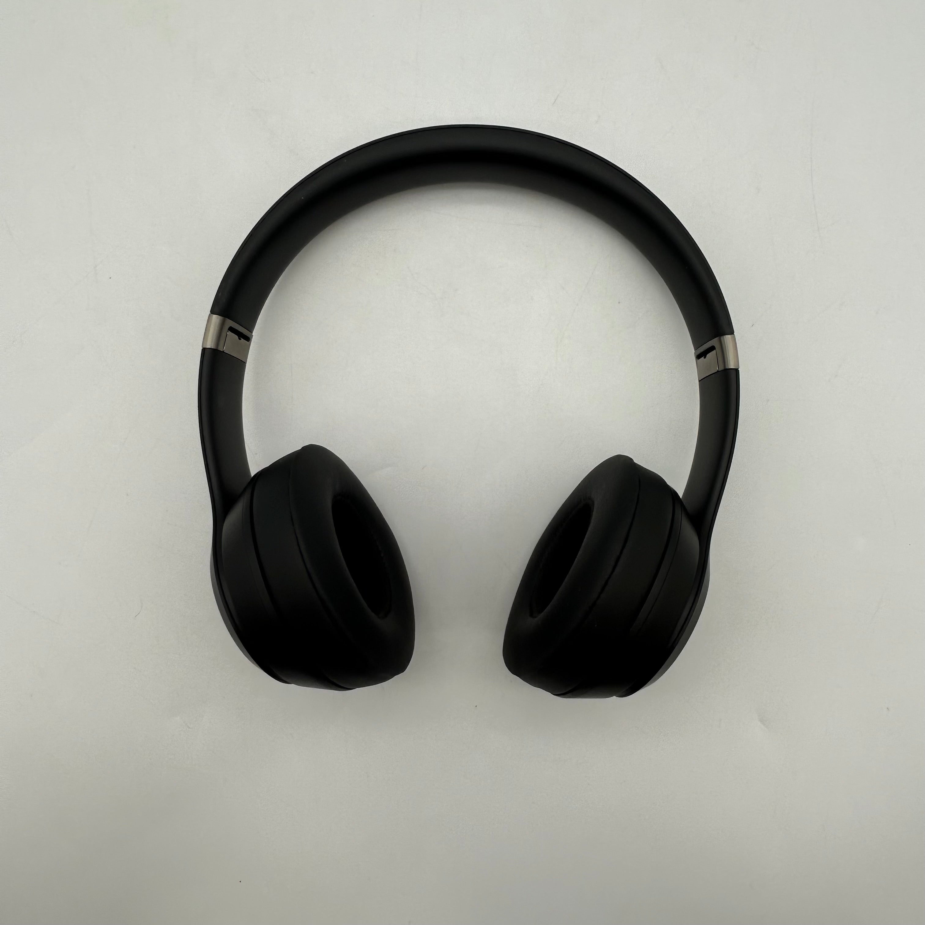 Beats Solo 4 Wireless Bluetooth Headphones - Black w/ Box included
